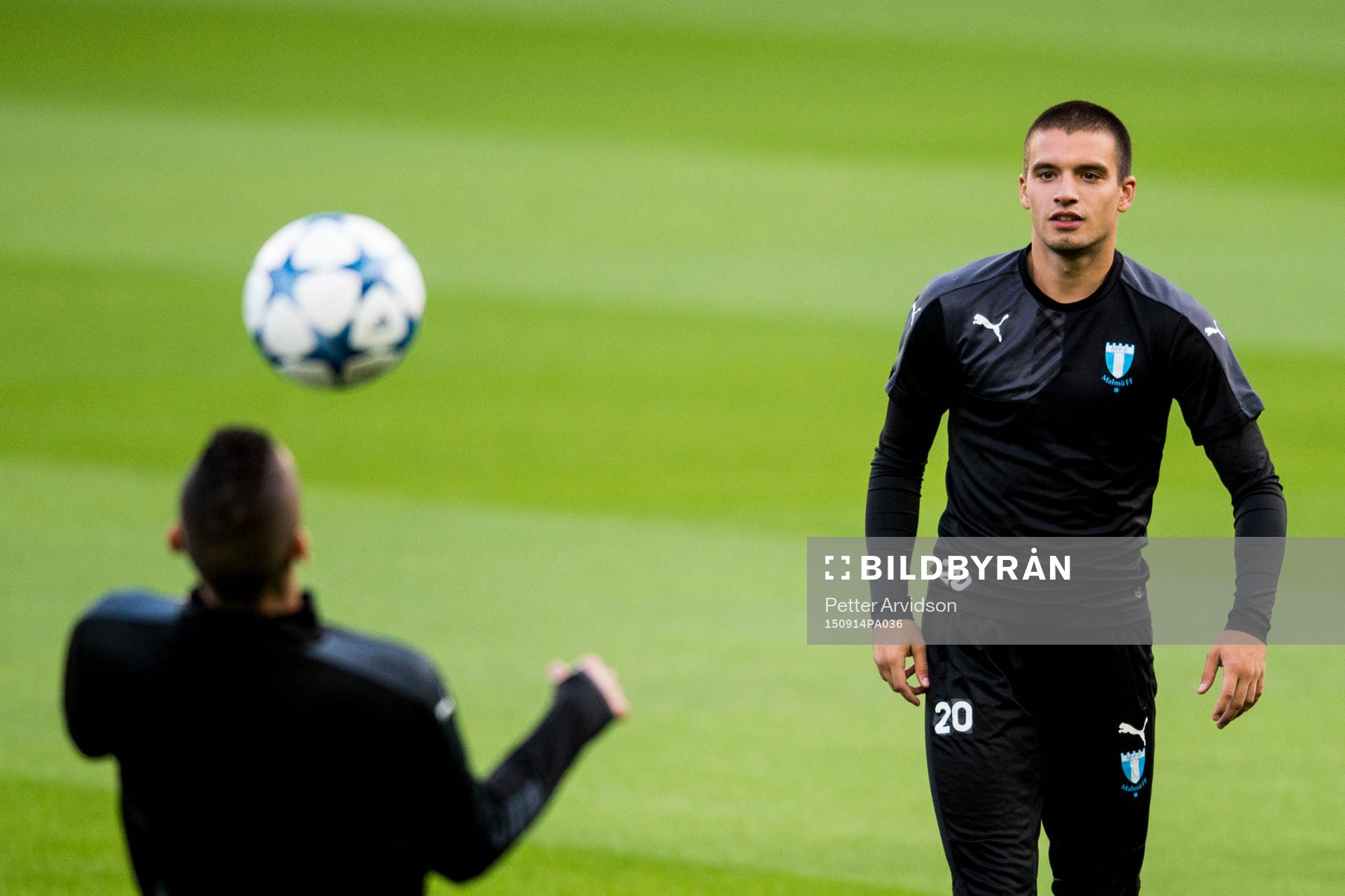 Malmö FFs Vladimir Rodic och Nikola Djurjic (ryggen)