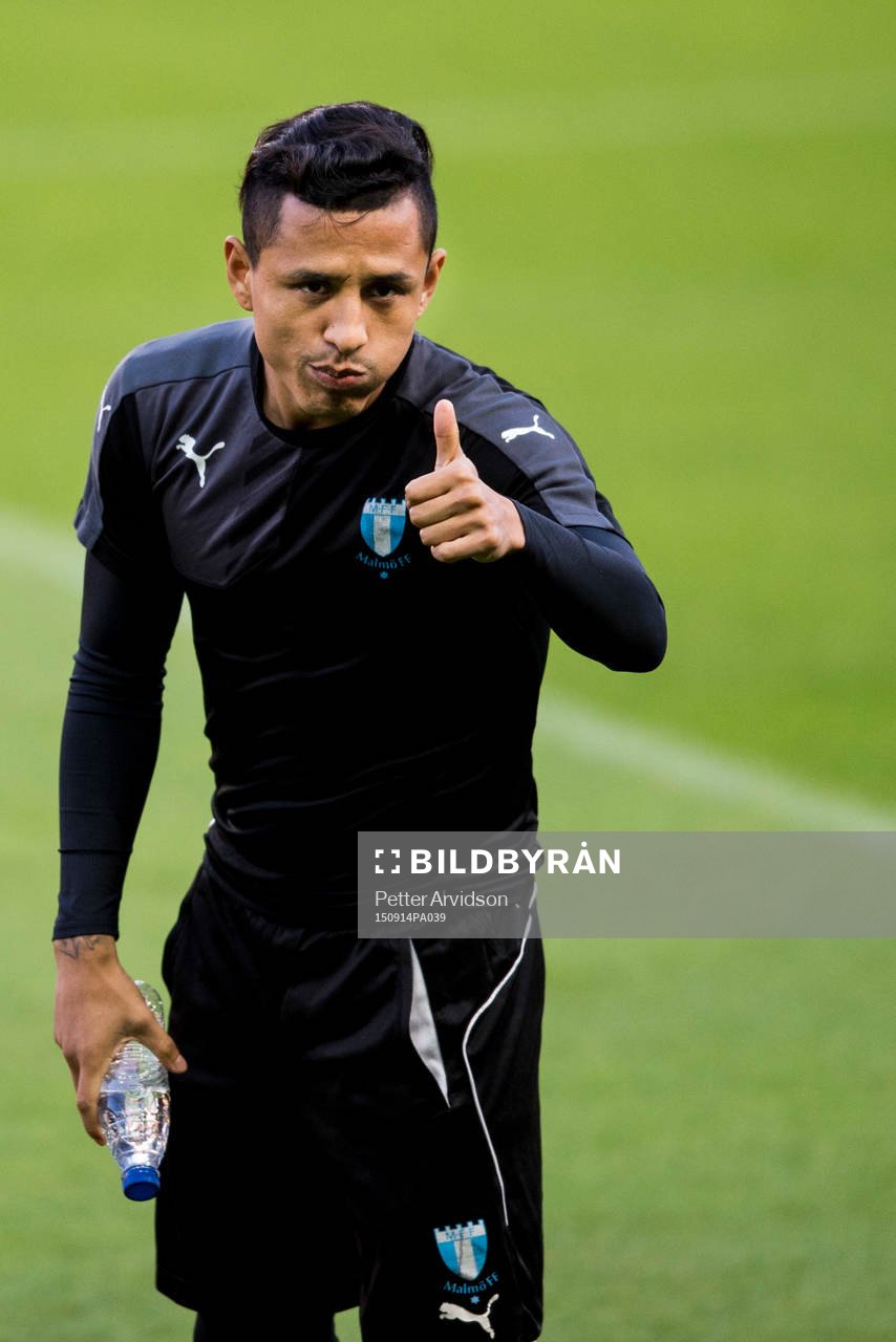 Malmö FFs Yoshimar Yotún gör tummen upp