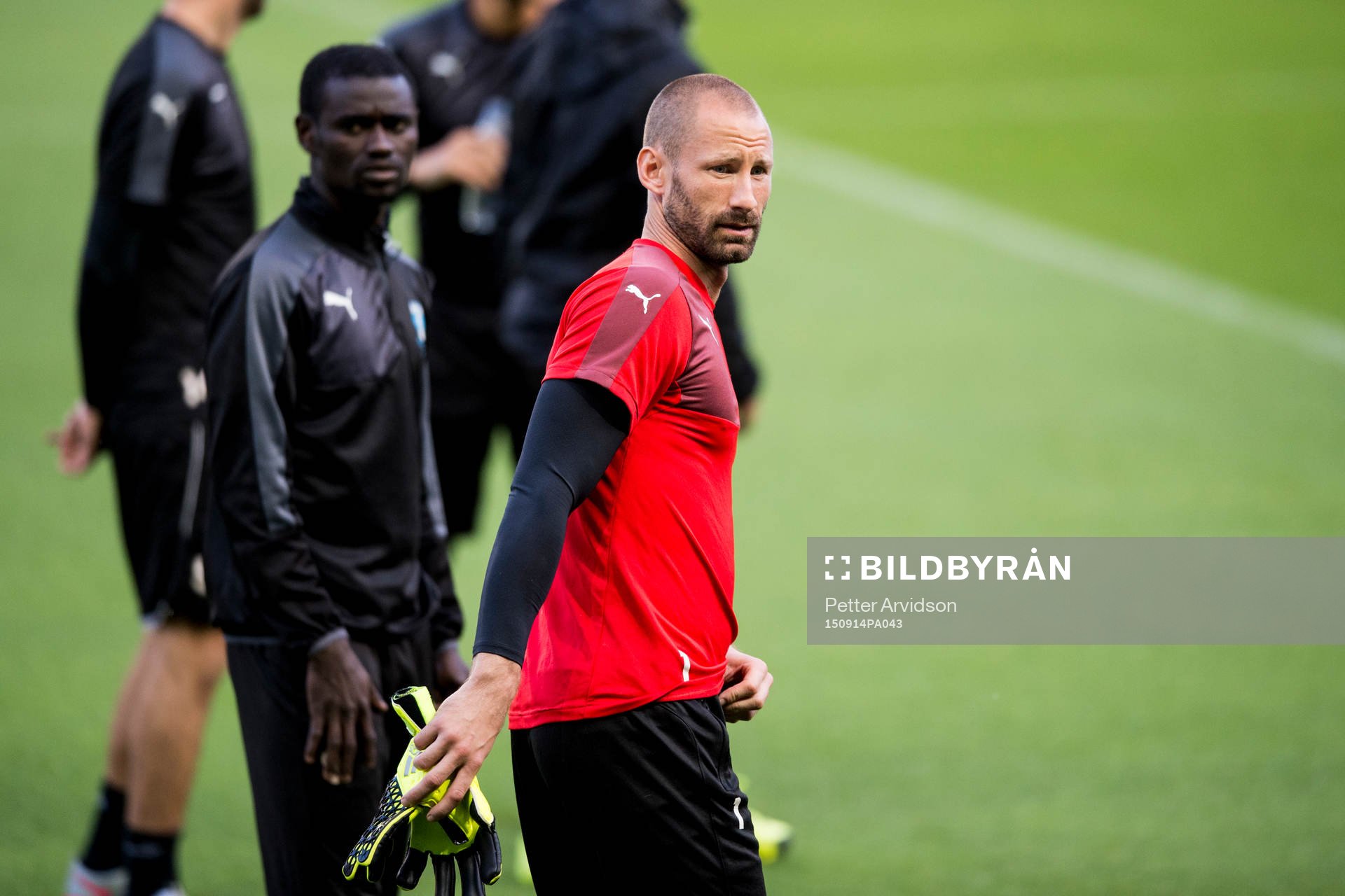 Malmö FFs Enock Kofi Adu och målvakt Johan Wiland