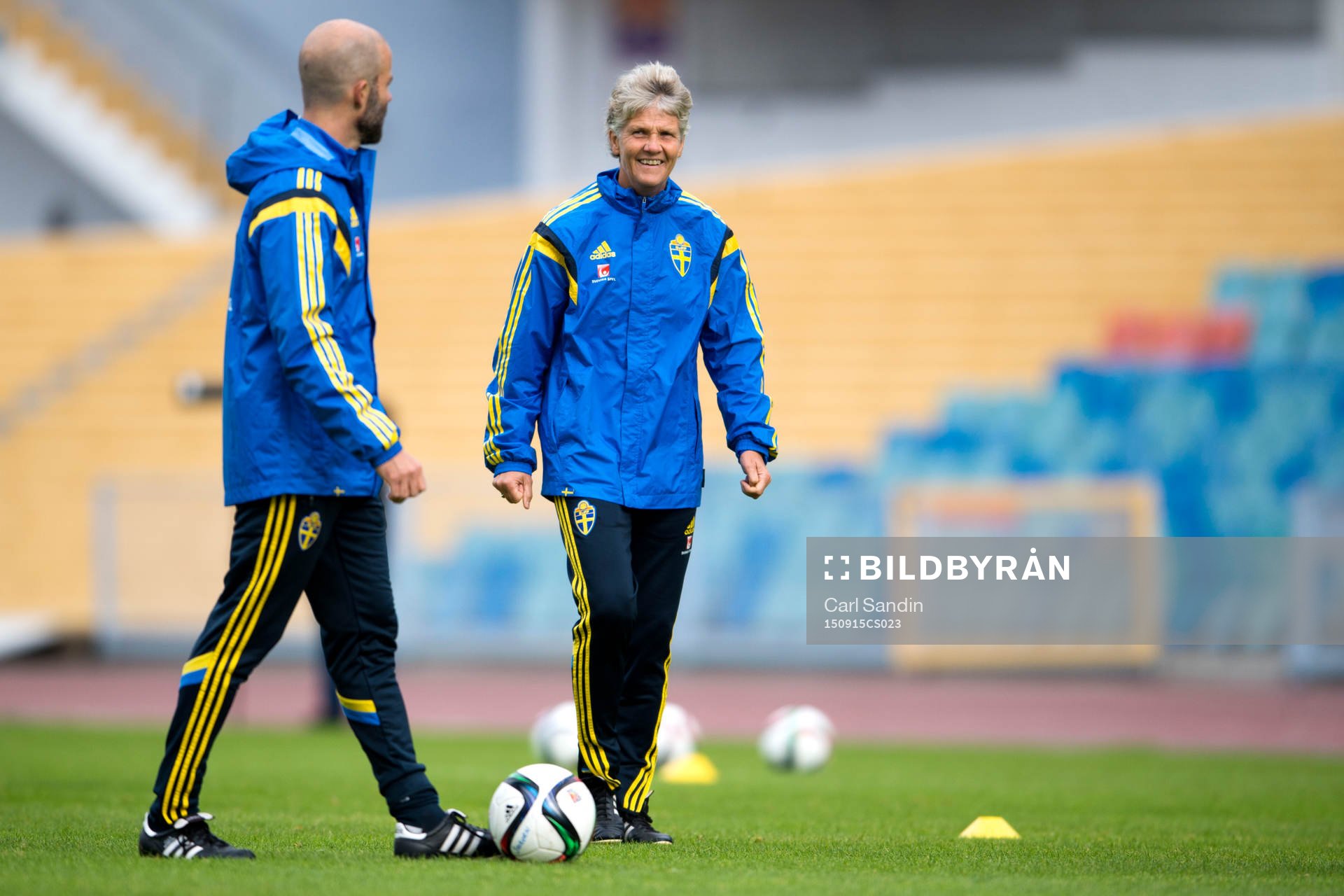 Sveriges förbundskapten Pia Sundhage under en träning med det svenska damlandslaget i fotboll den 15 september 2015 i Göteborg.