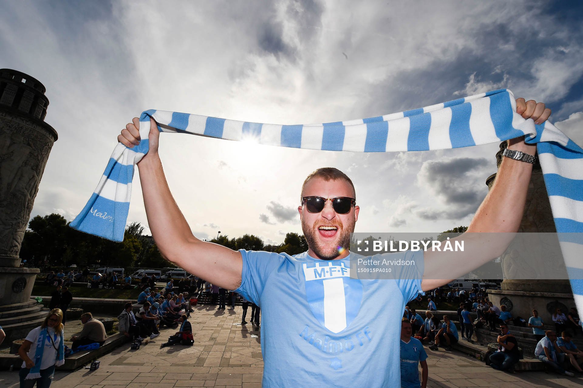 Supportrar till Malmö FF samlas