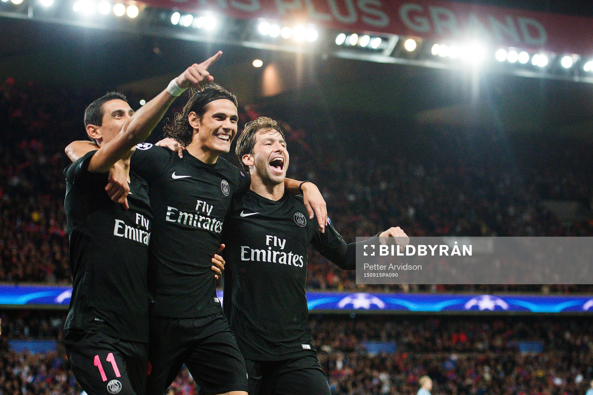 s Angel Di Maria gör 1-0 och jublar med Edison Cavanio