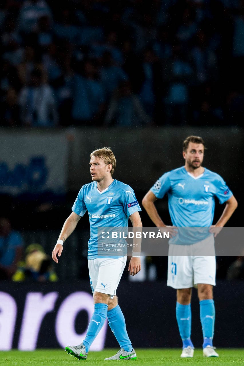 Malmö FFs Oscar Lewicki och Kari Arnason  deppar