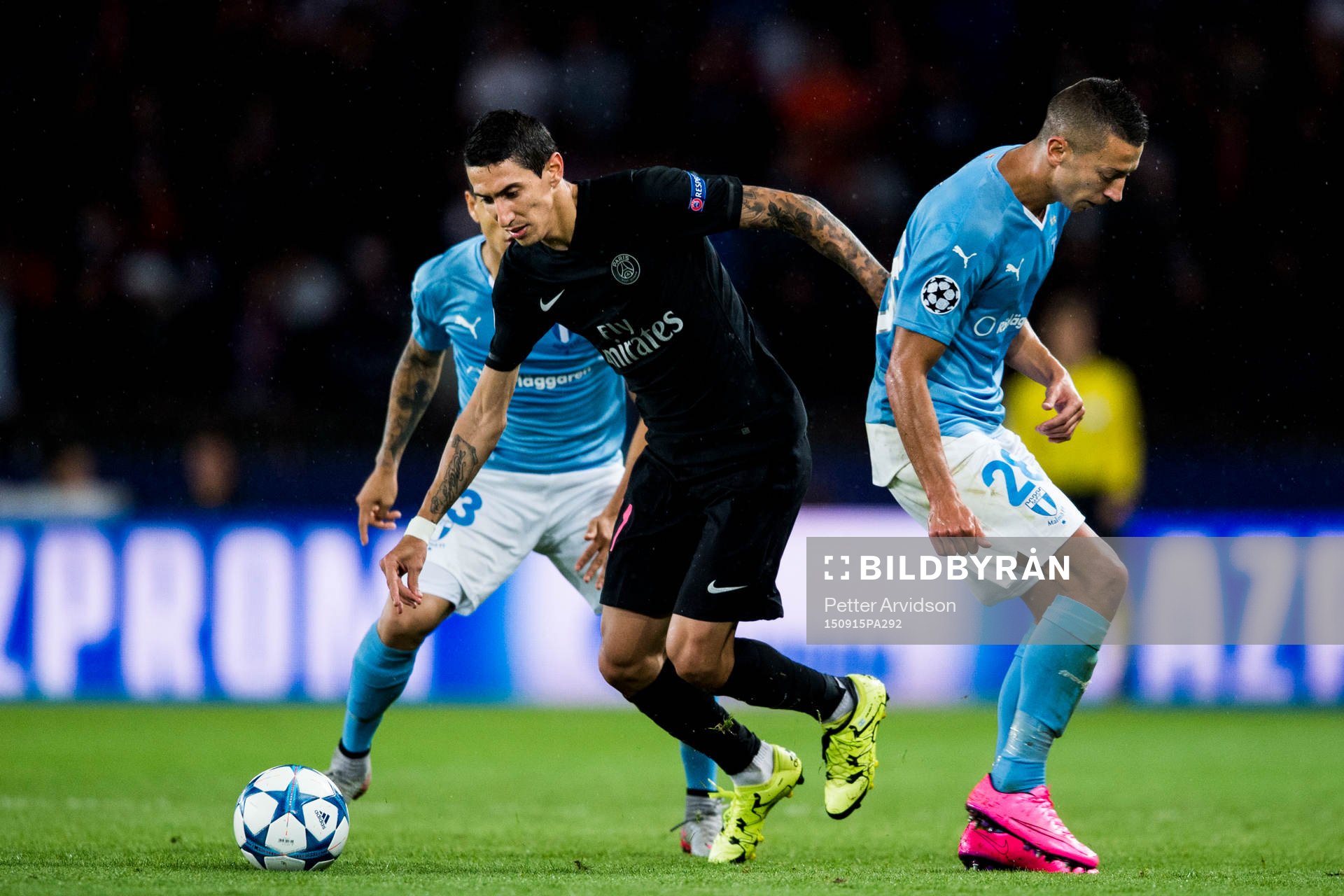 s Angel Di Maria tar sig förbi Malmö FFs Nikola Djurjic