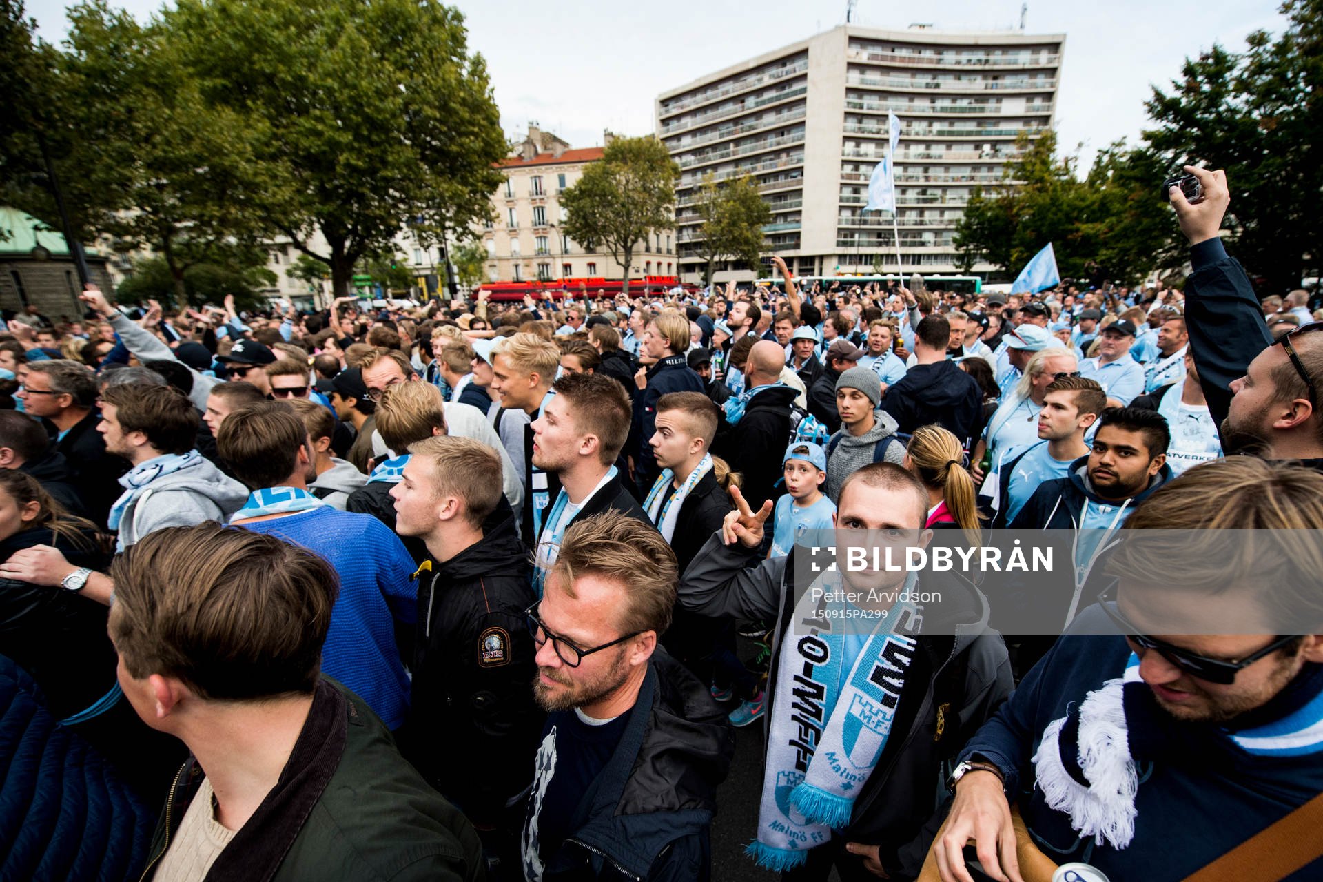 Malmö FFs supportrar marscherar till arenan