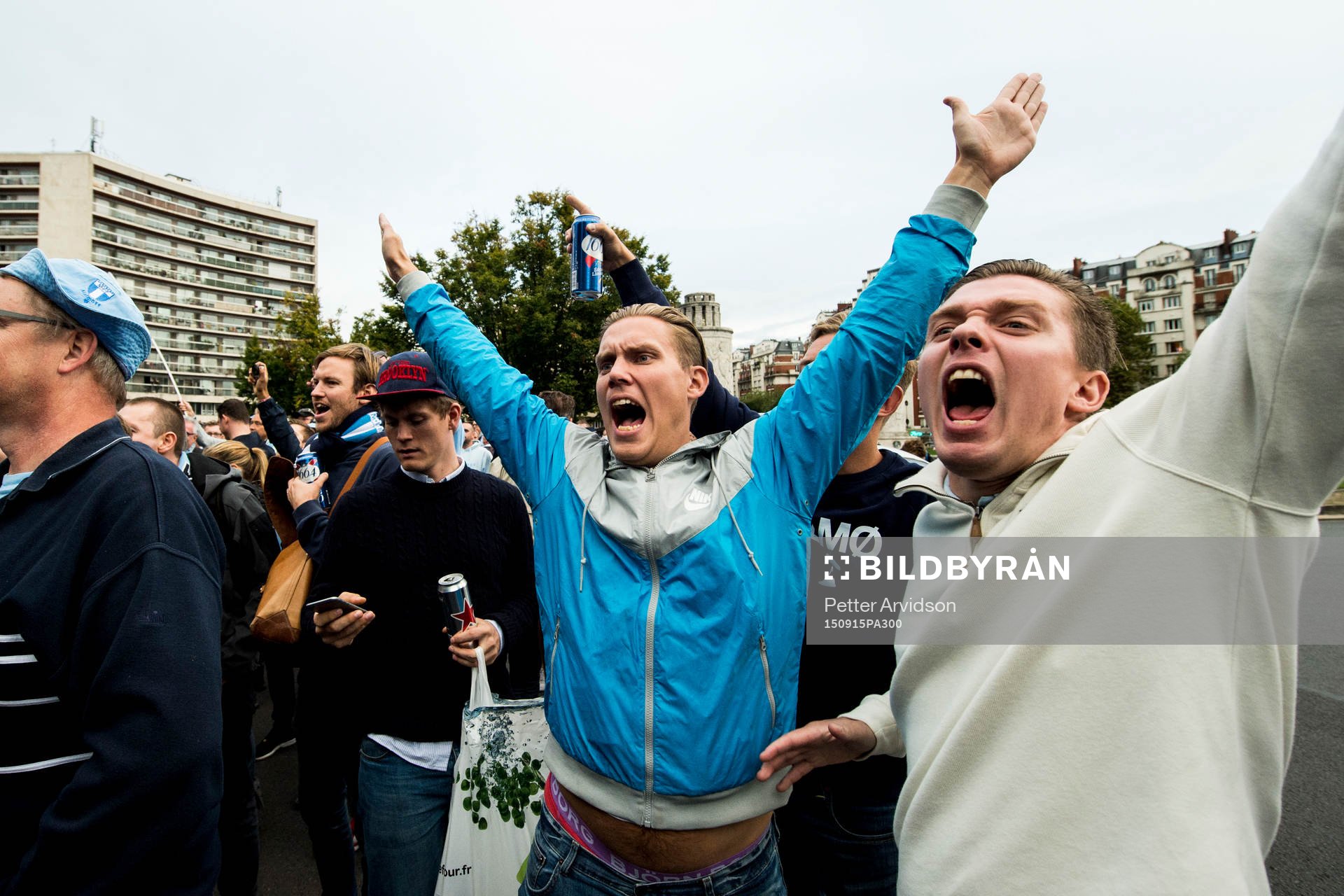 Malmö FFs supportrar marscherar till arenan
