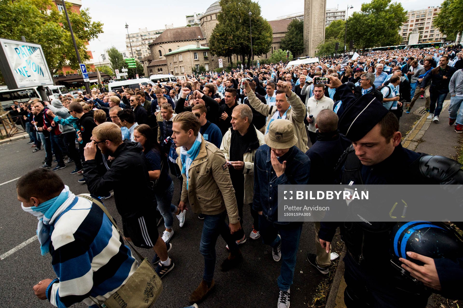 Malmö FFs supportrar marscherar till arenan