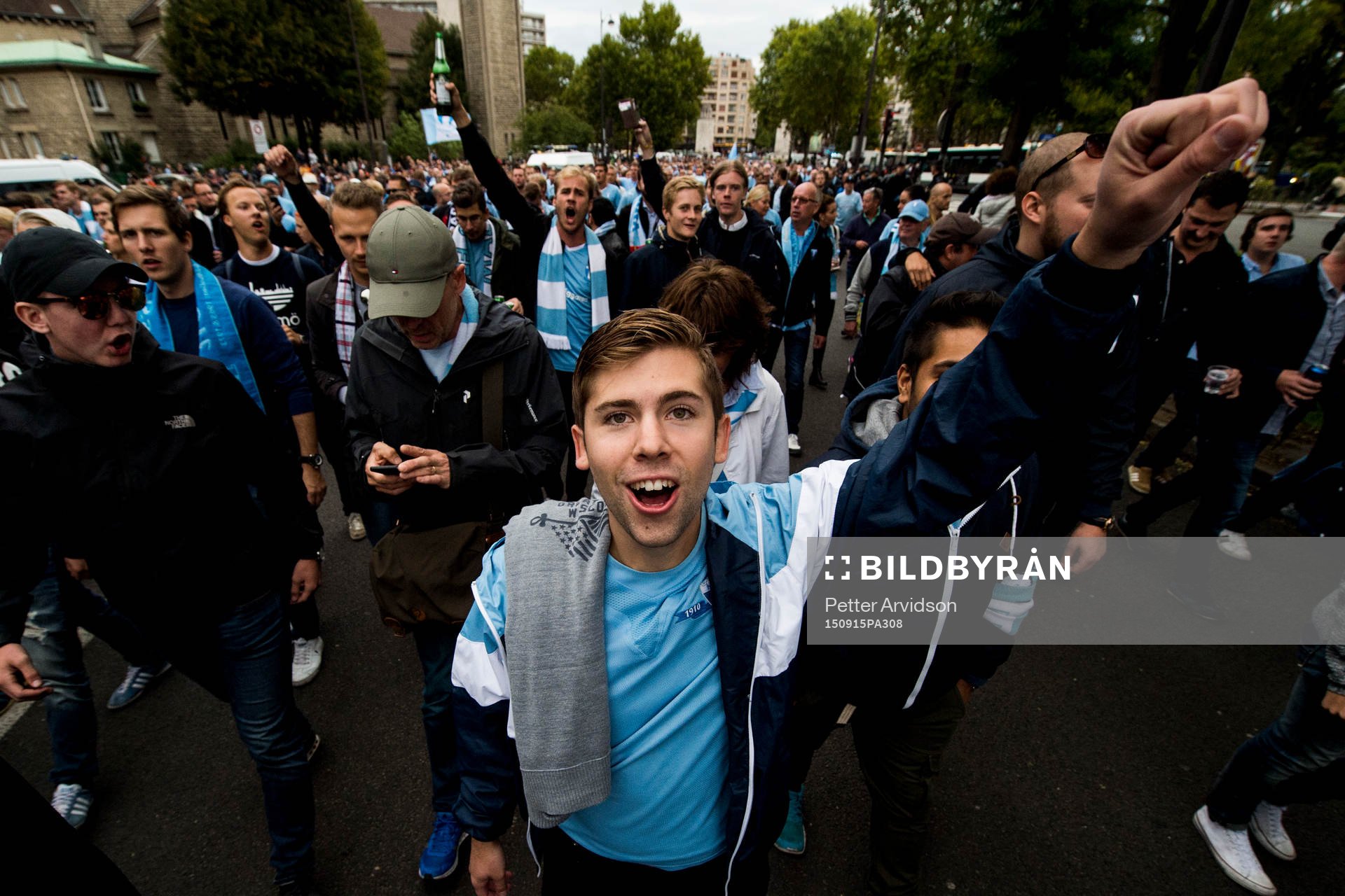 Malmö FFs supportrar marscherar till arenan