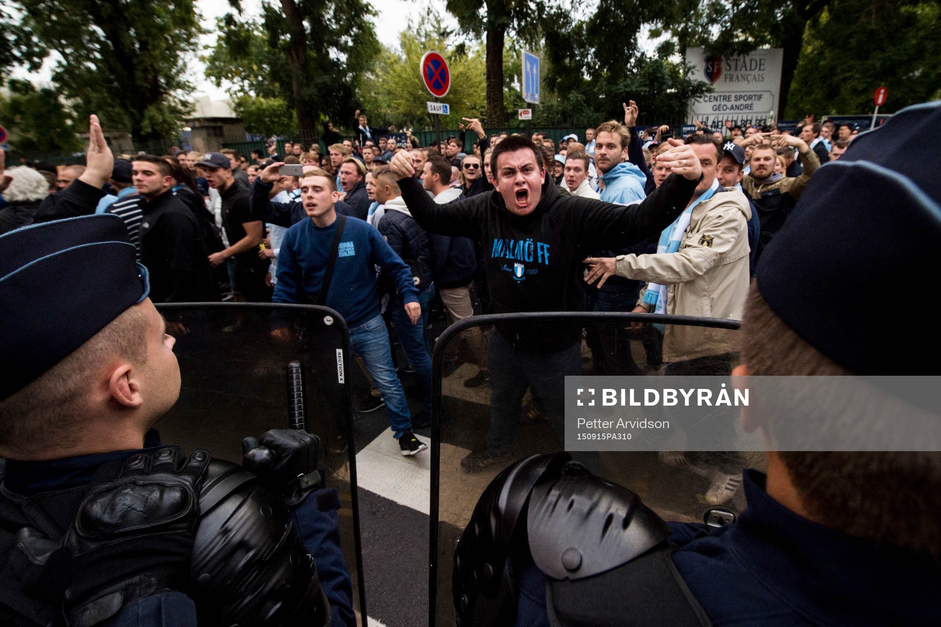 Malmö FFs supportrar marscherar till arenan