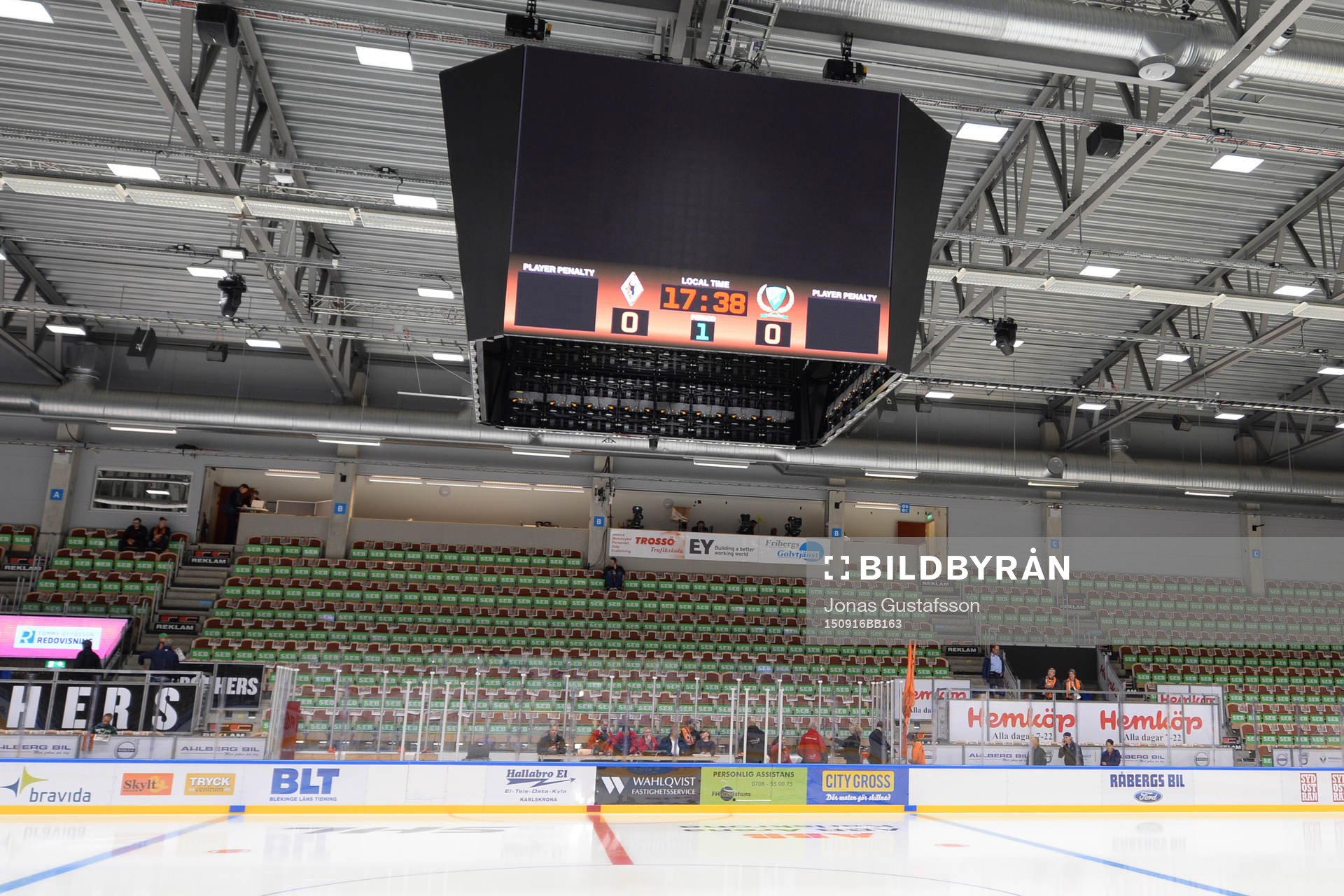 Karlskronas nya jumbotron innan ishockeymatchen i SHL