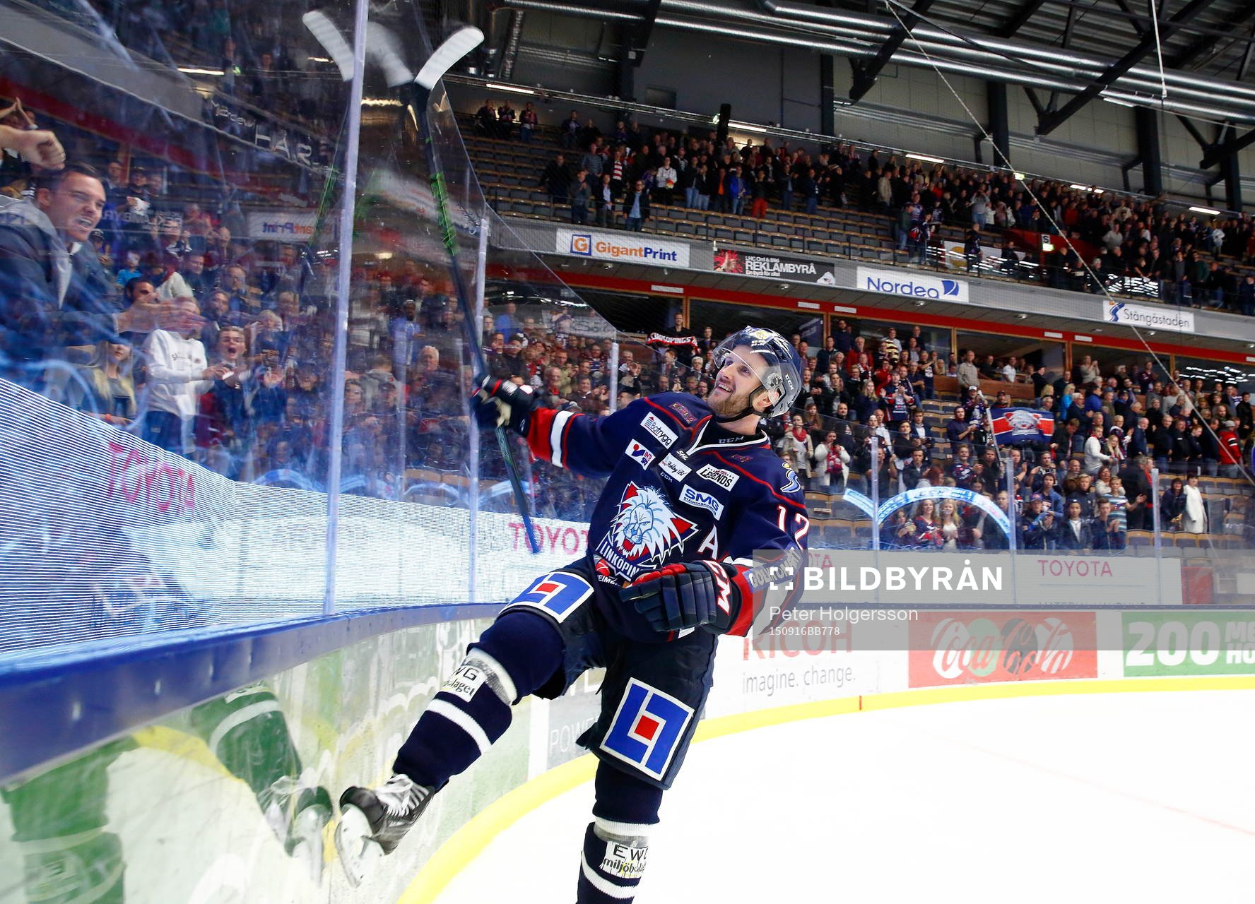 Linköpings Sebastian Karlsson jublar