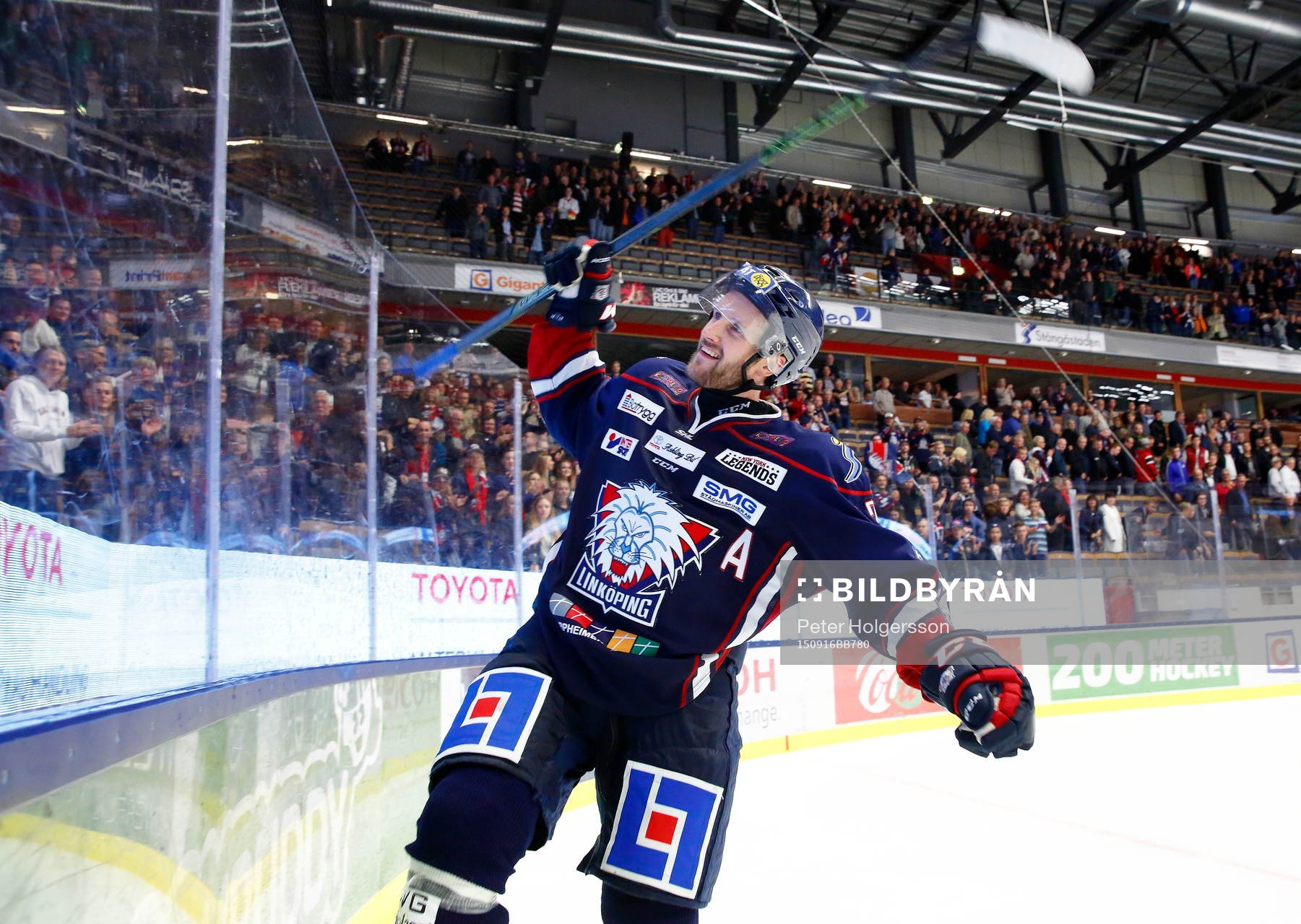 Linköpings Sebastian Karlsson jublar
