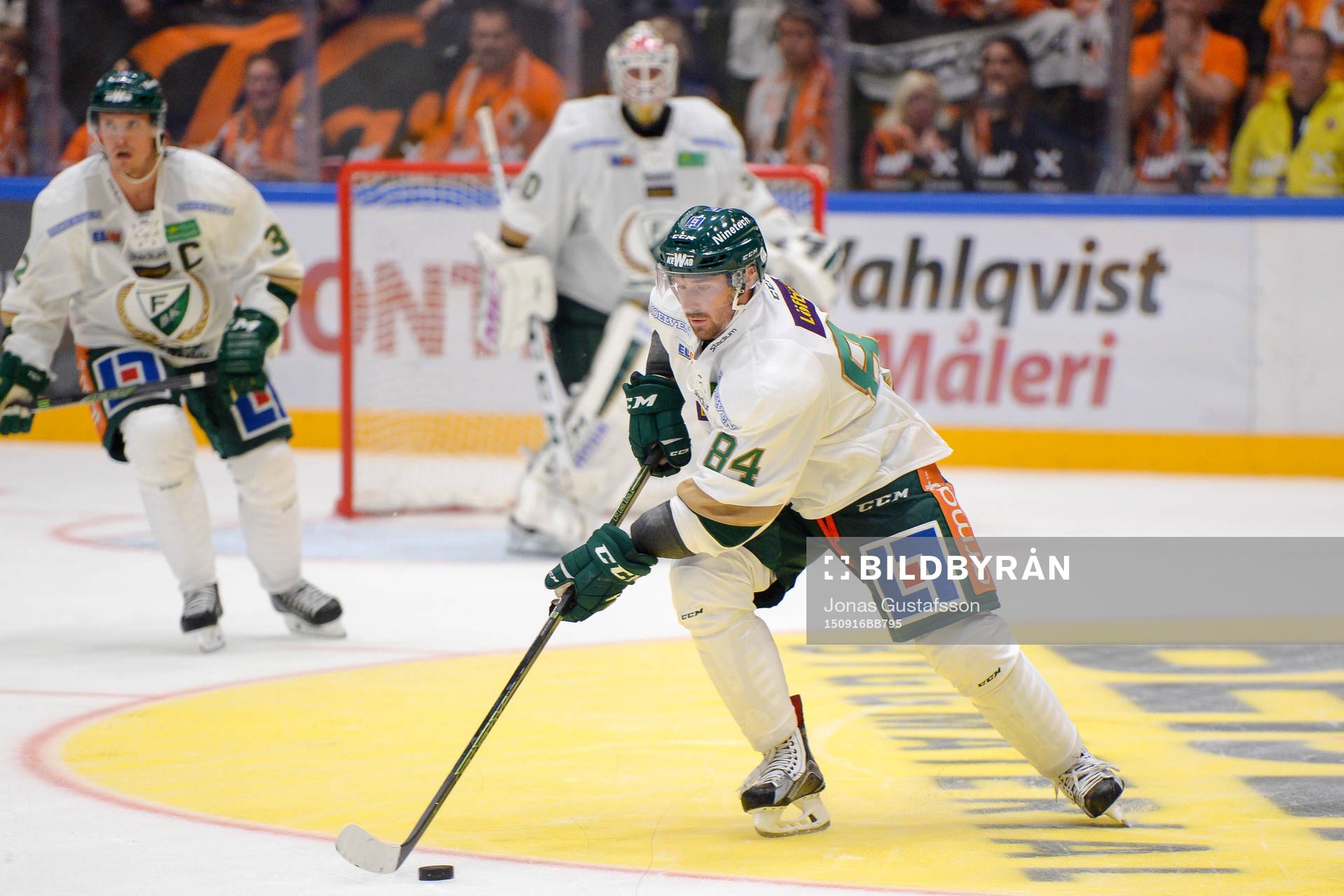 Färjestads Tomas Skogs med puck