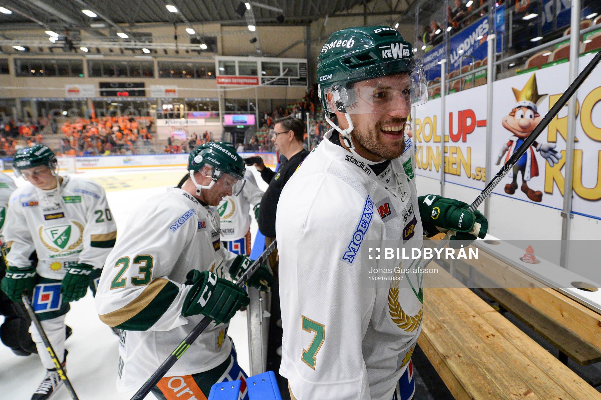 Färjestads spelare Jonas Holös jublar