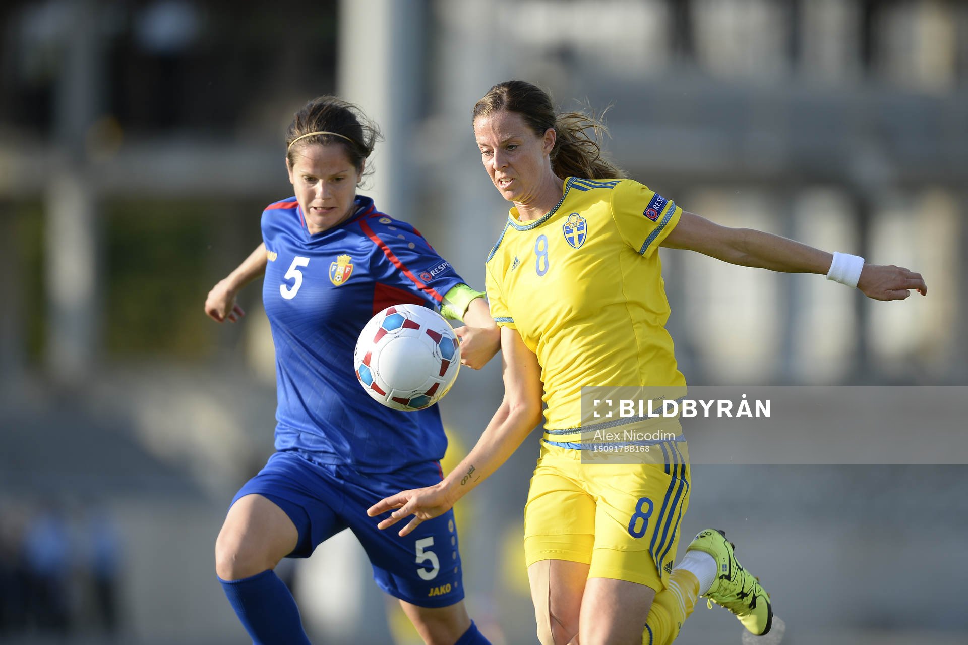 Sveriges Lotta Schelin och Moldaviens Elena Porojniuc