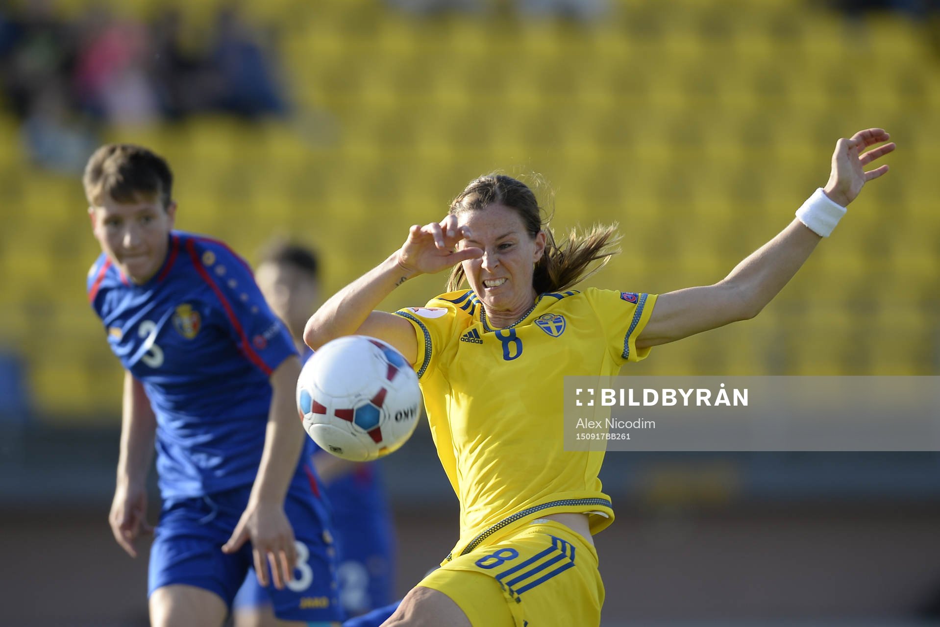 Sveriges Lotta Schelin och Moldaviens Dumitrita Prisacari