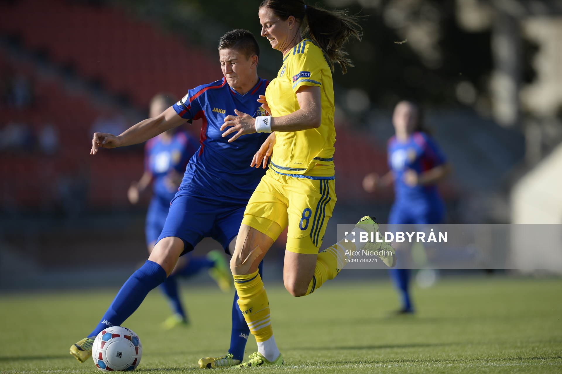 Sveriges Lotta Schelin och Moldaviens Natalia Munteanu