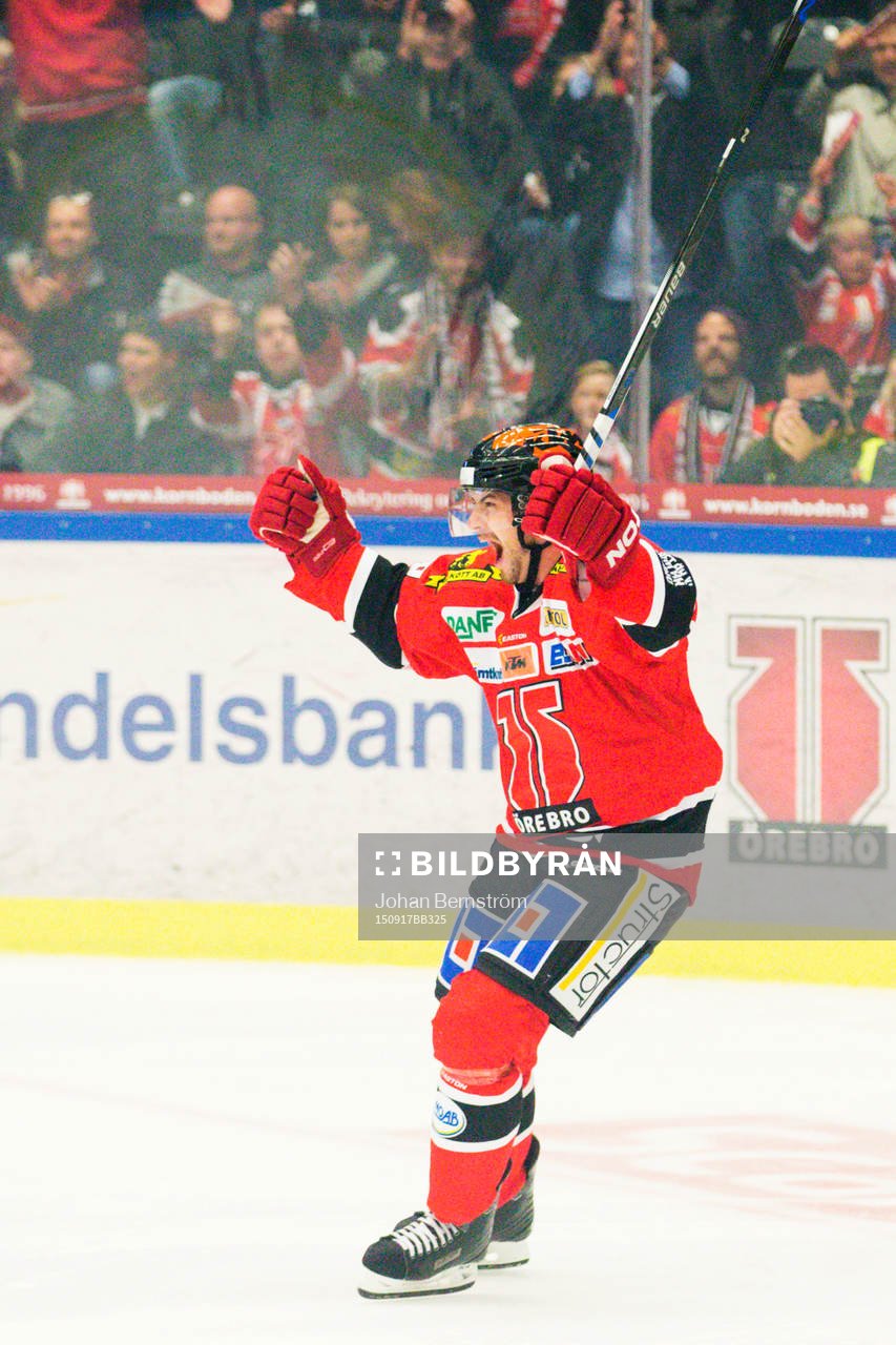Örebros Jakub Petruzalek jublar