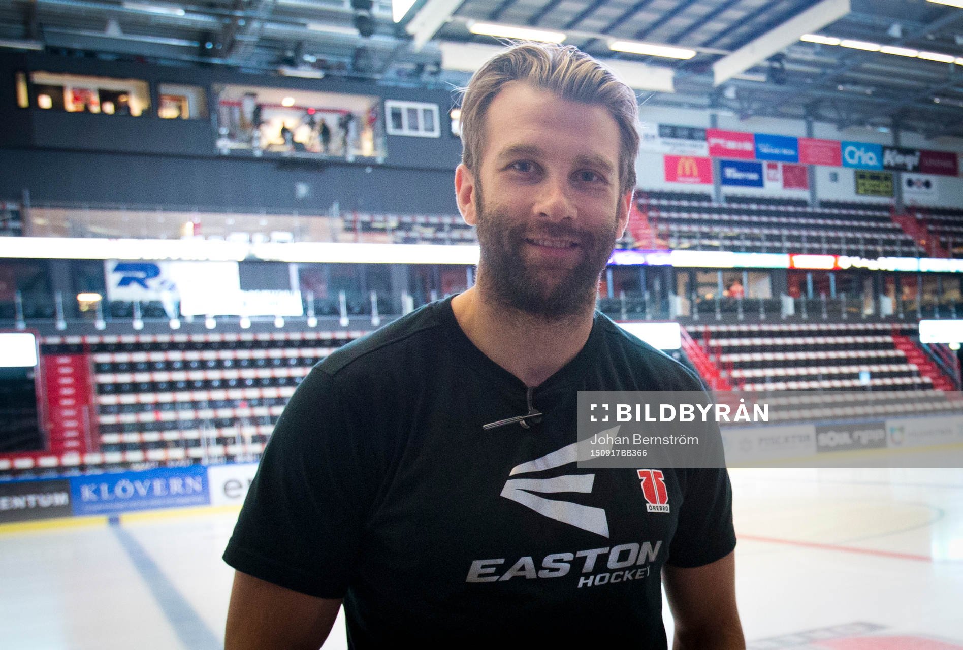 Porträtt på Örebro Hockeys materialare Emil Kåberg