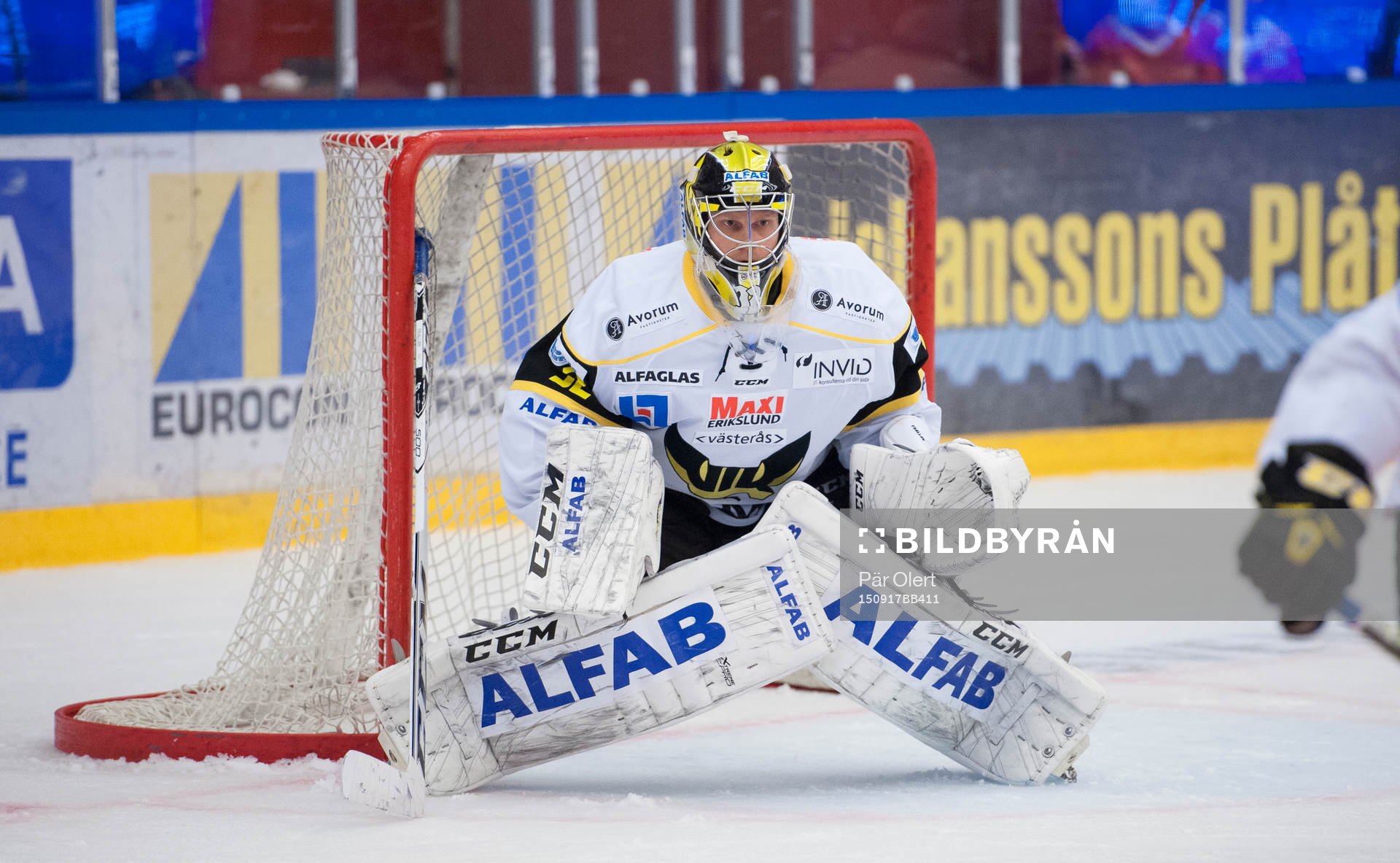 Västerås målvakt  Jonas Fransson fastnar med klubban i