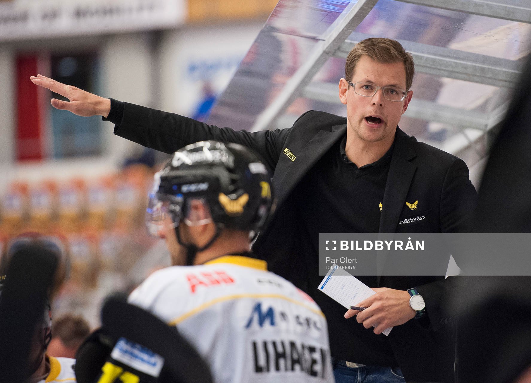 Västerås tränare Martin Filander manar på sina spelare