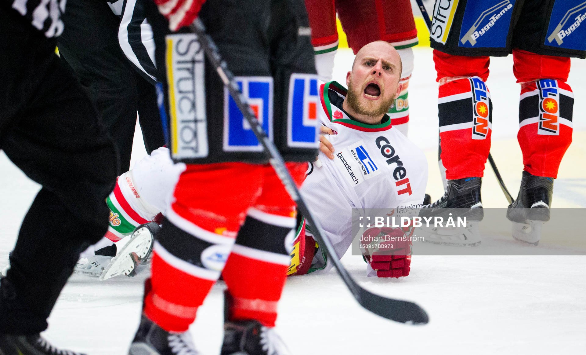 Modos Niklas Torp är arg