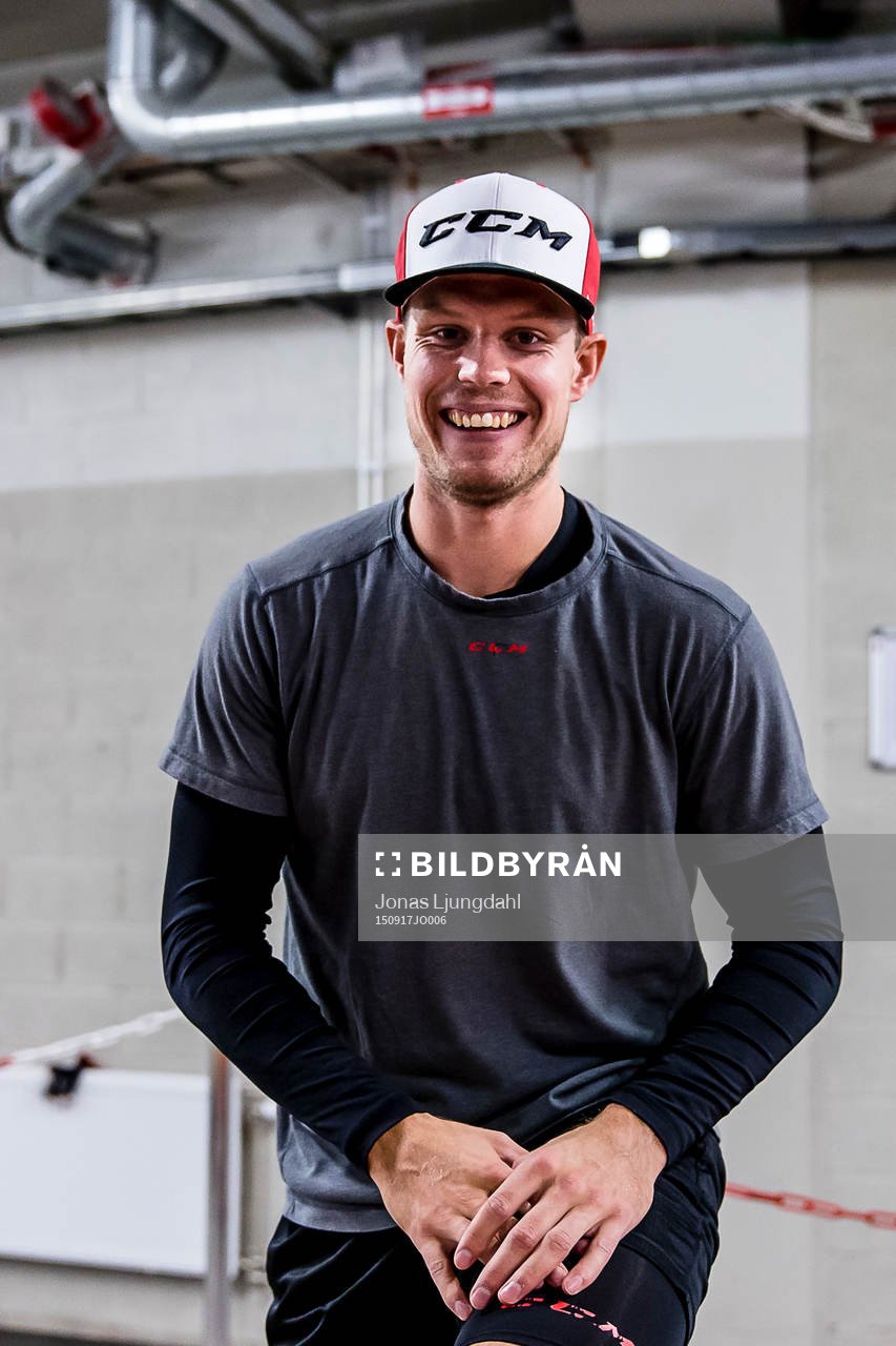 Växjös Alexander Johansson skrattar