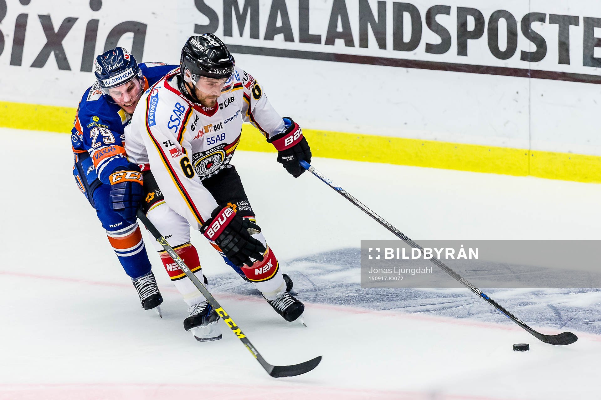 Växjös Robin Söderqvist jagar Luleås Craig Schira