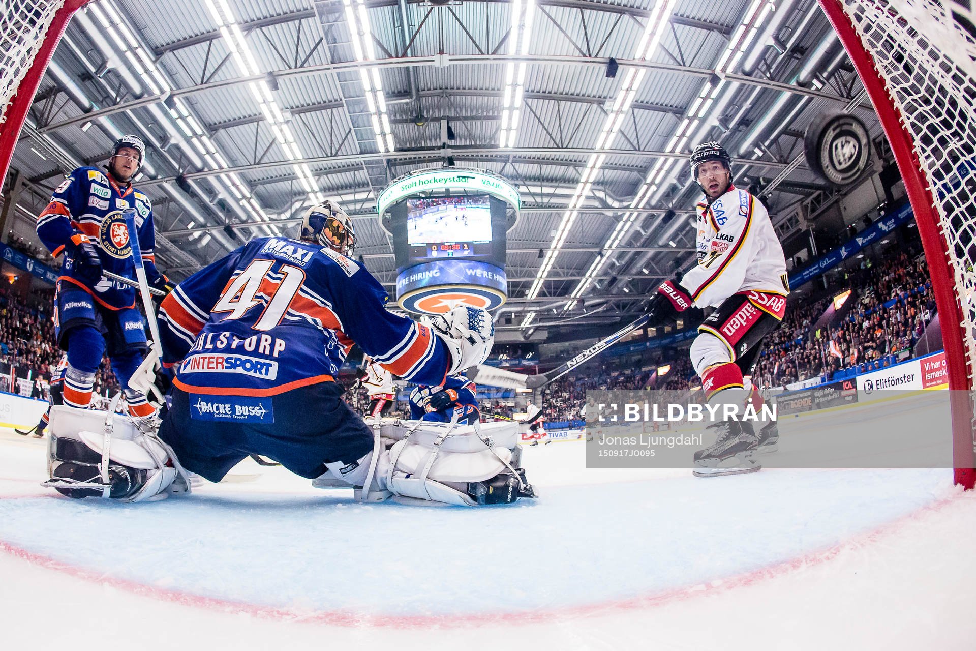 Luleås Bill Sweatt (ej i bild) gör 0-2 målet bakom
