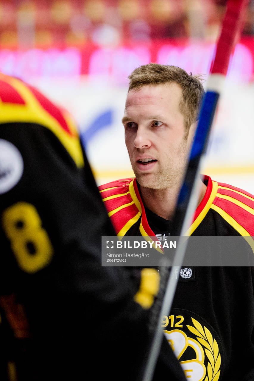 Brynäs Greg Scott före ishockeymatchen i SHL mellan