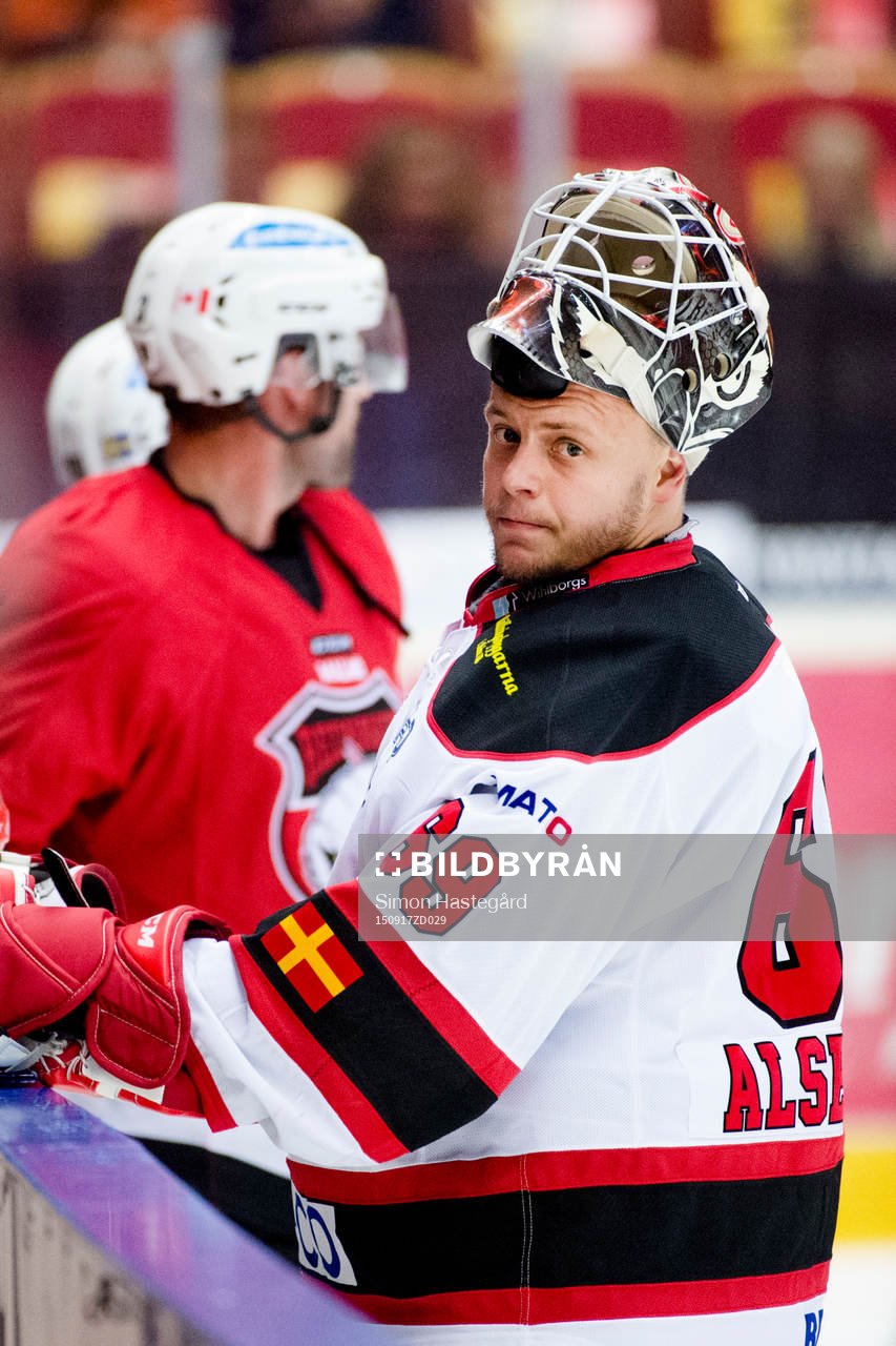 Malmö Redhawks målvakt Oscar Alsenfelt deppar före
