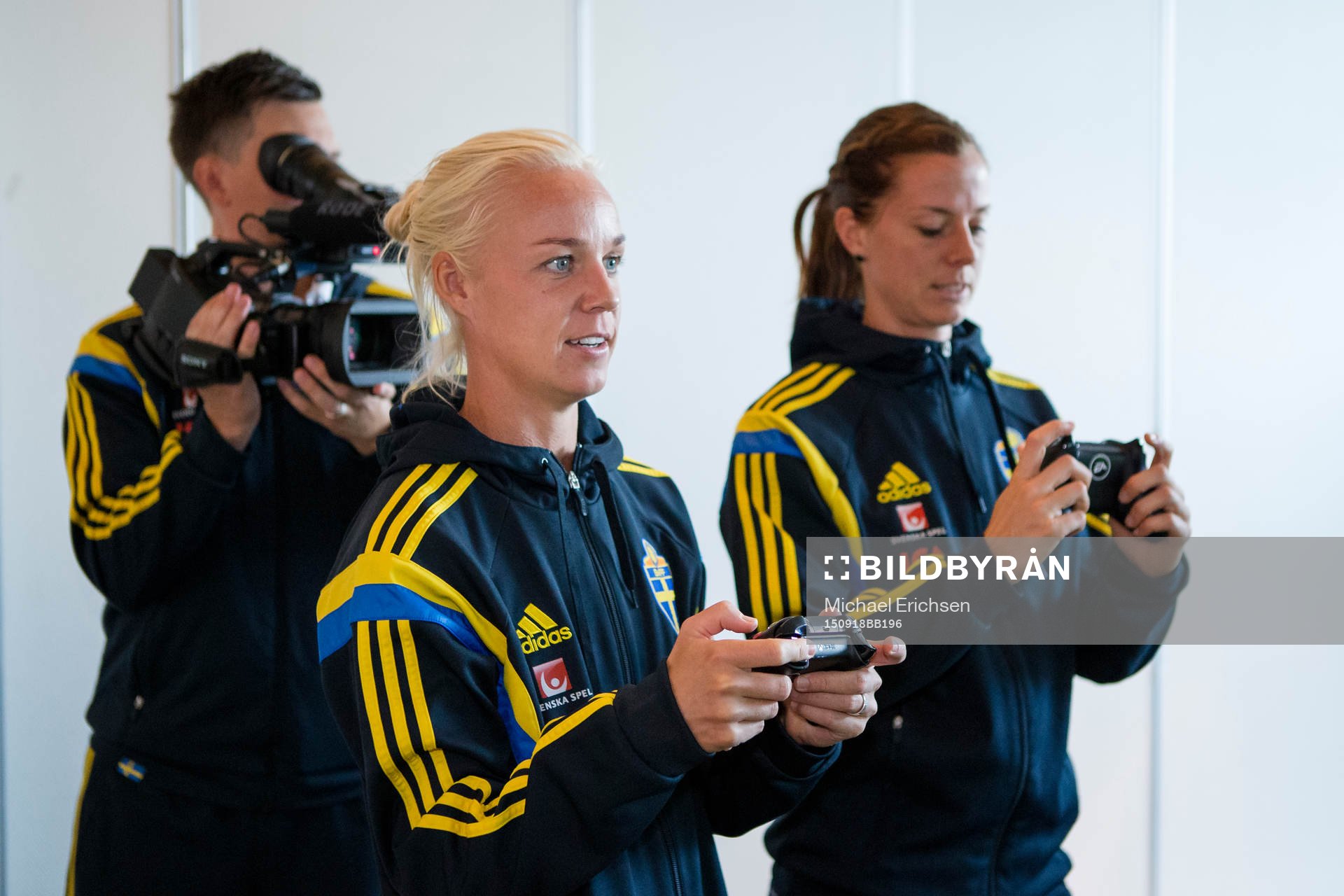 Sveriges Caroline Seger och Lotta Schelin möter varandra i