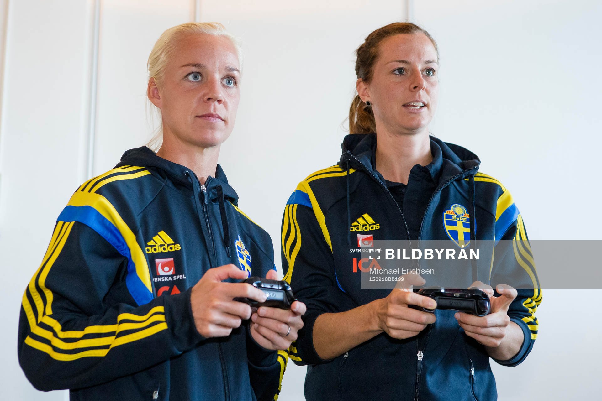 Sveriges Caroline Seger och Lotta Schelin möter varandra i