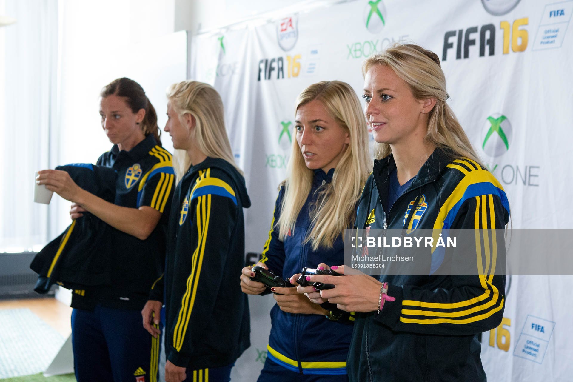 Sveriges Linda Sembrant och Amanda Ilestedt provar det nya