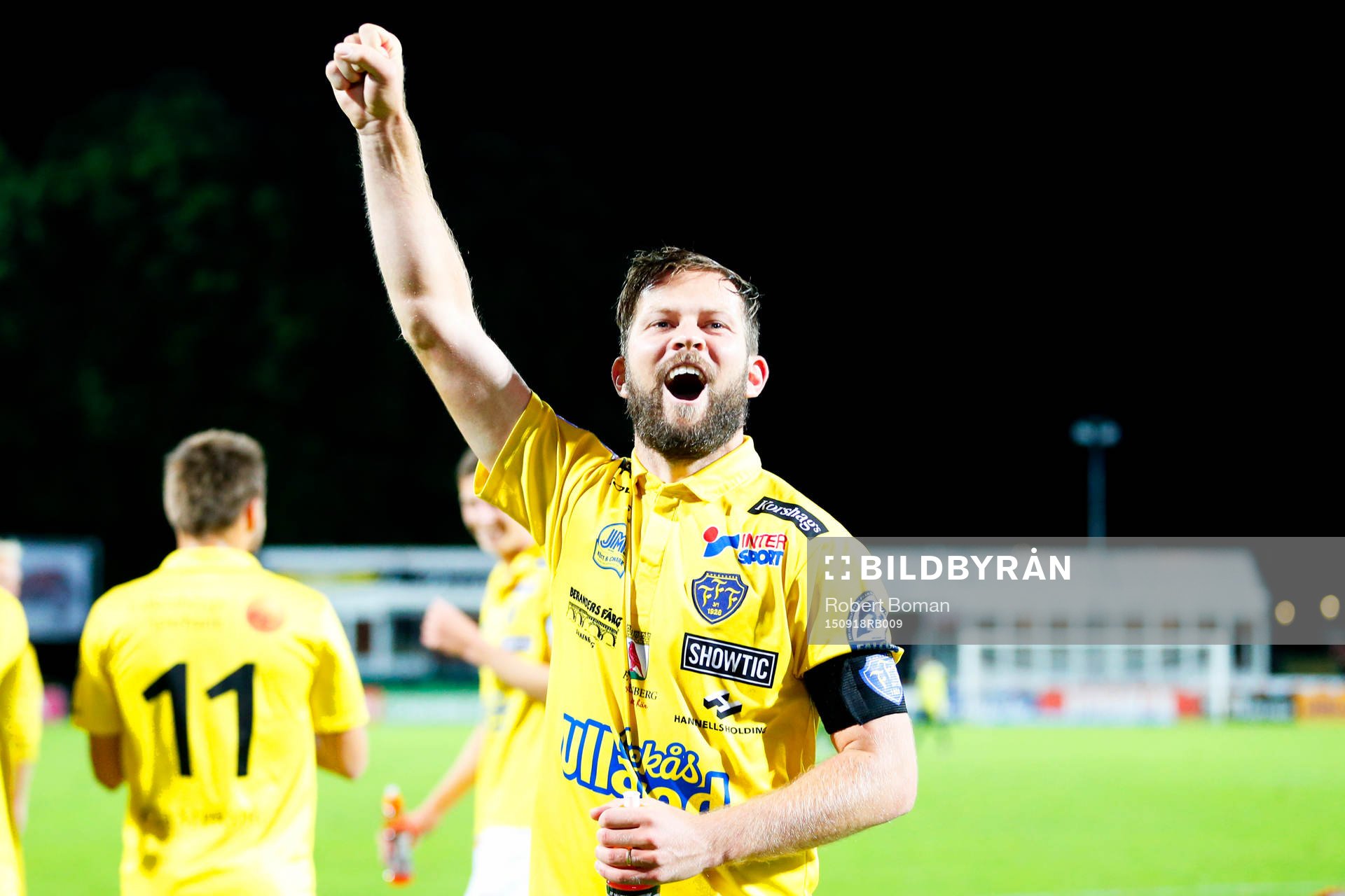 Falkenbergs David Svensson jublar