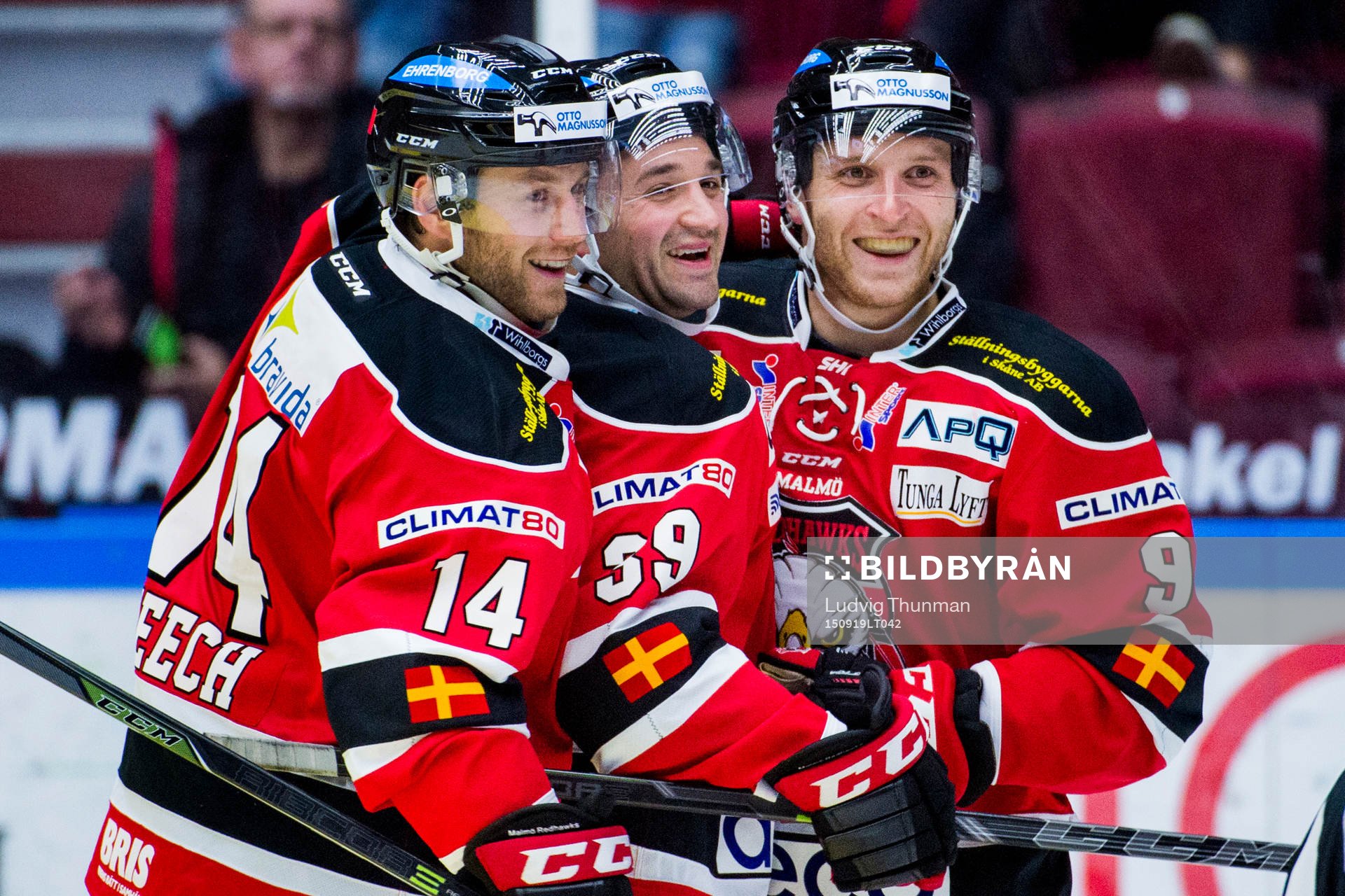 Malmö Redhawks Derek Meech och Eric Himelfarb kramar om
