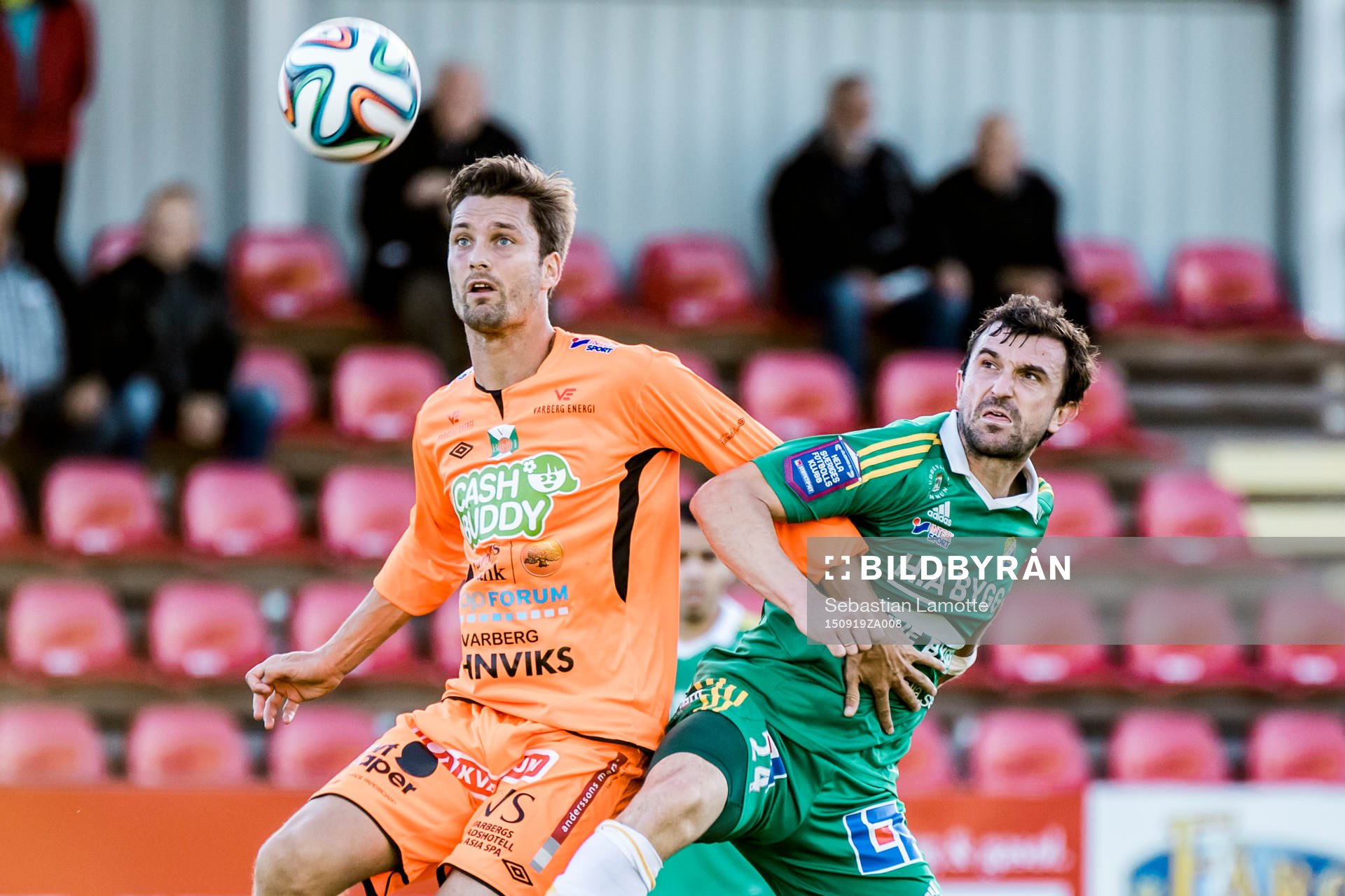 Varbergs Peter Nyström (v) och Ljungskiles Aleksandar Kitic