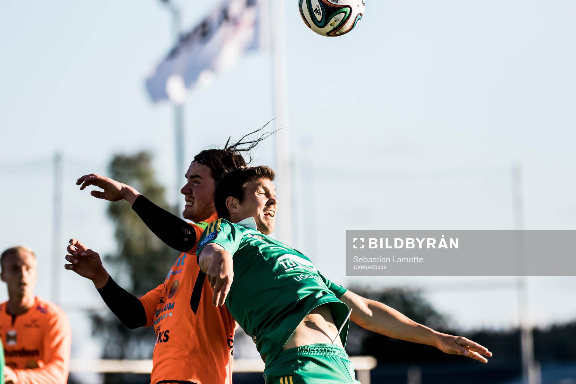 Ljungskiles Hannes Stiller i duell med Varbergs David Johannesson under fotbollsmatchen i Superettan mellan Ljungskile och Varberg den 19 september 2015 i Ljungskile.