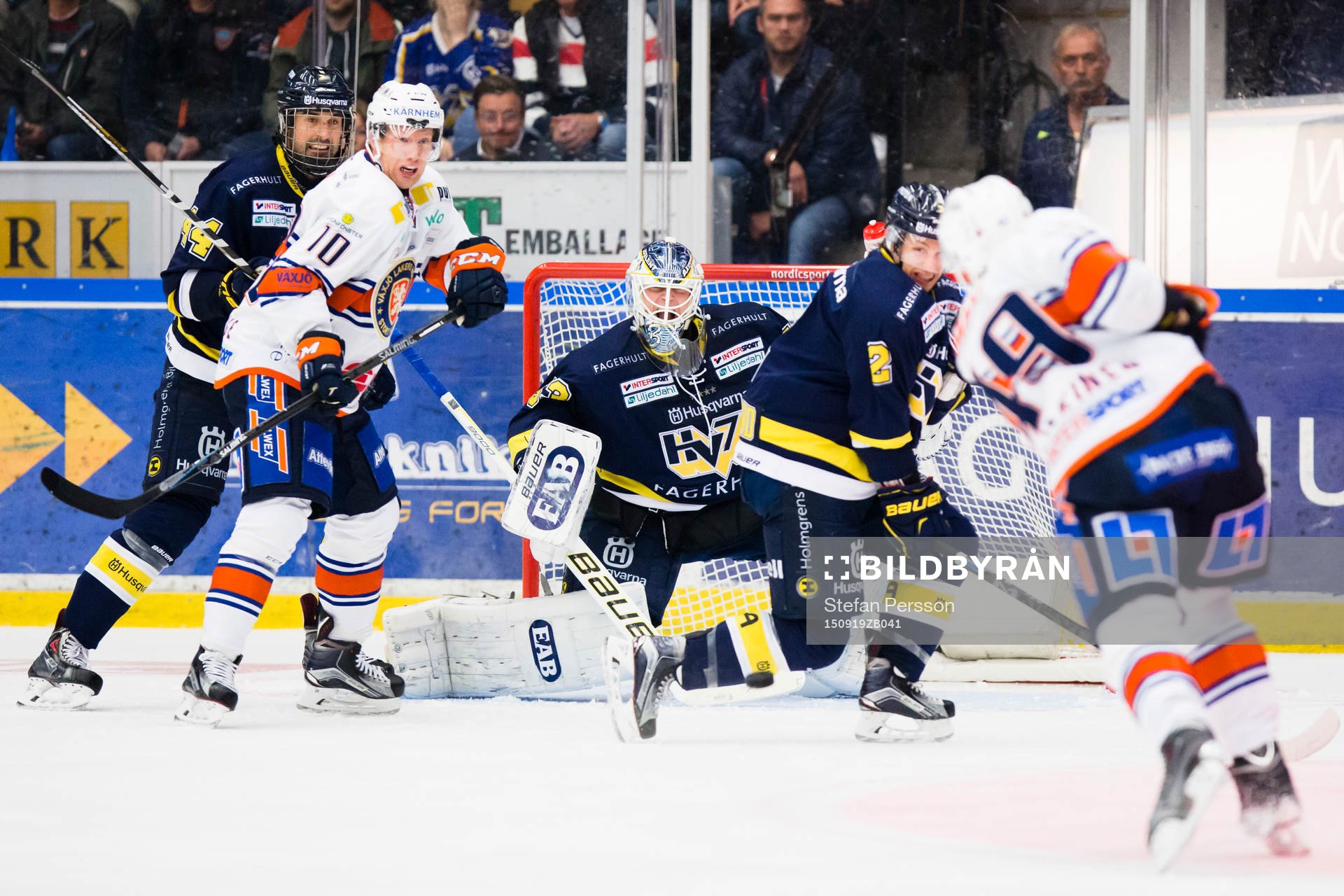 s Ryan O´Byrne, Växjös Richard Gynge, HV71:s målvakt