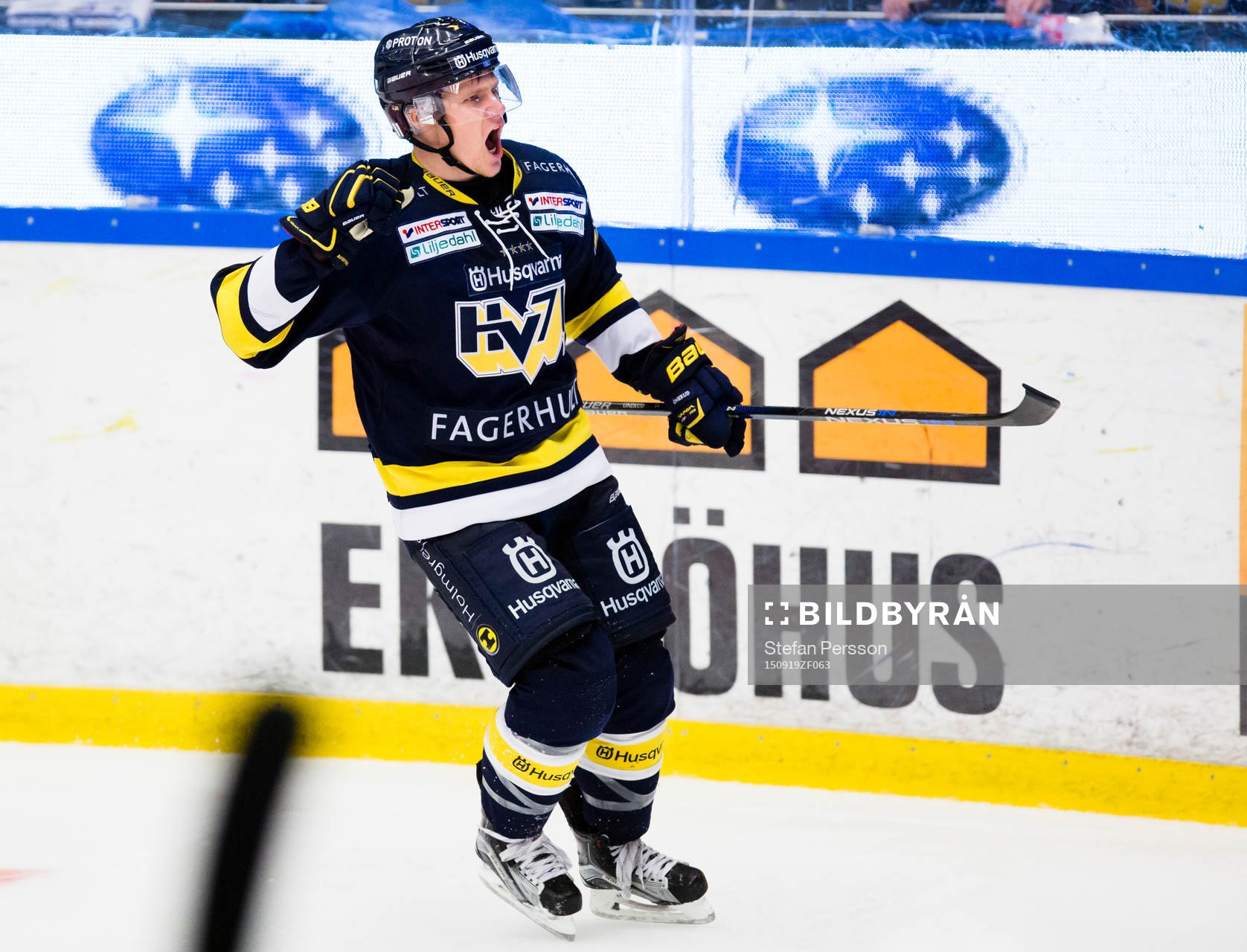 s Simon Önerud jublar