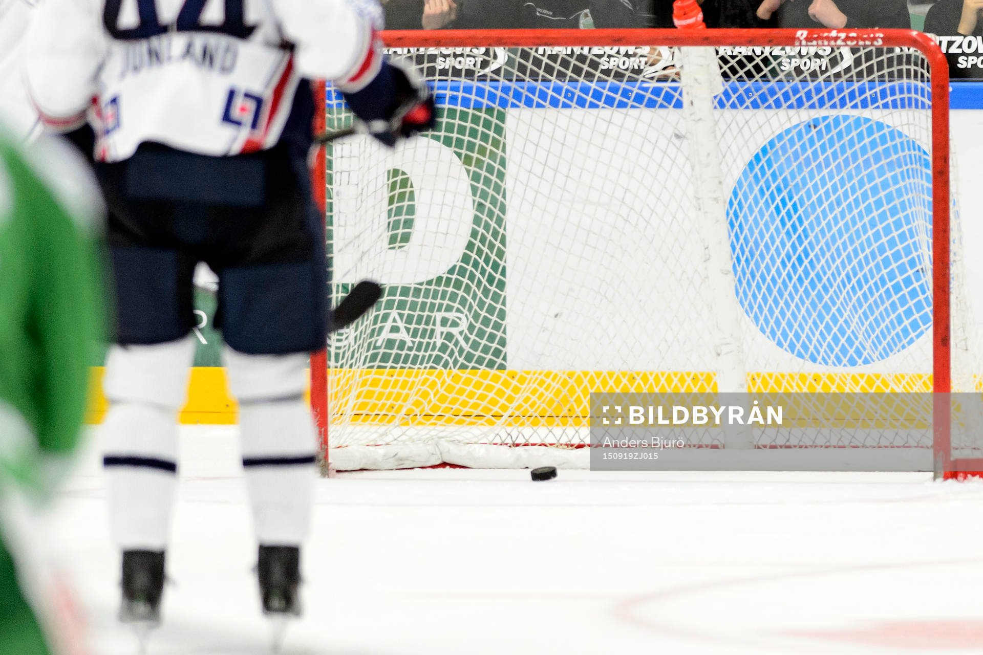 Rögles Ludvig Rensfeldt har gjort 3-0 i tom kasse