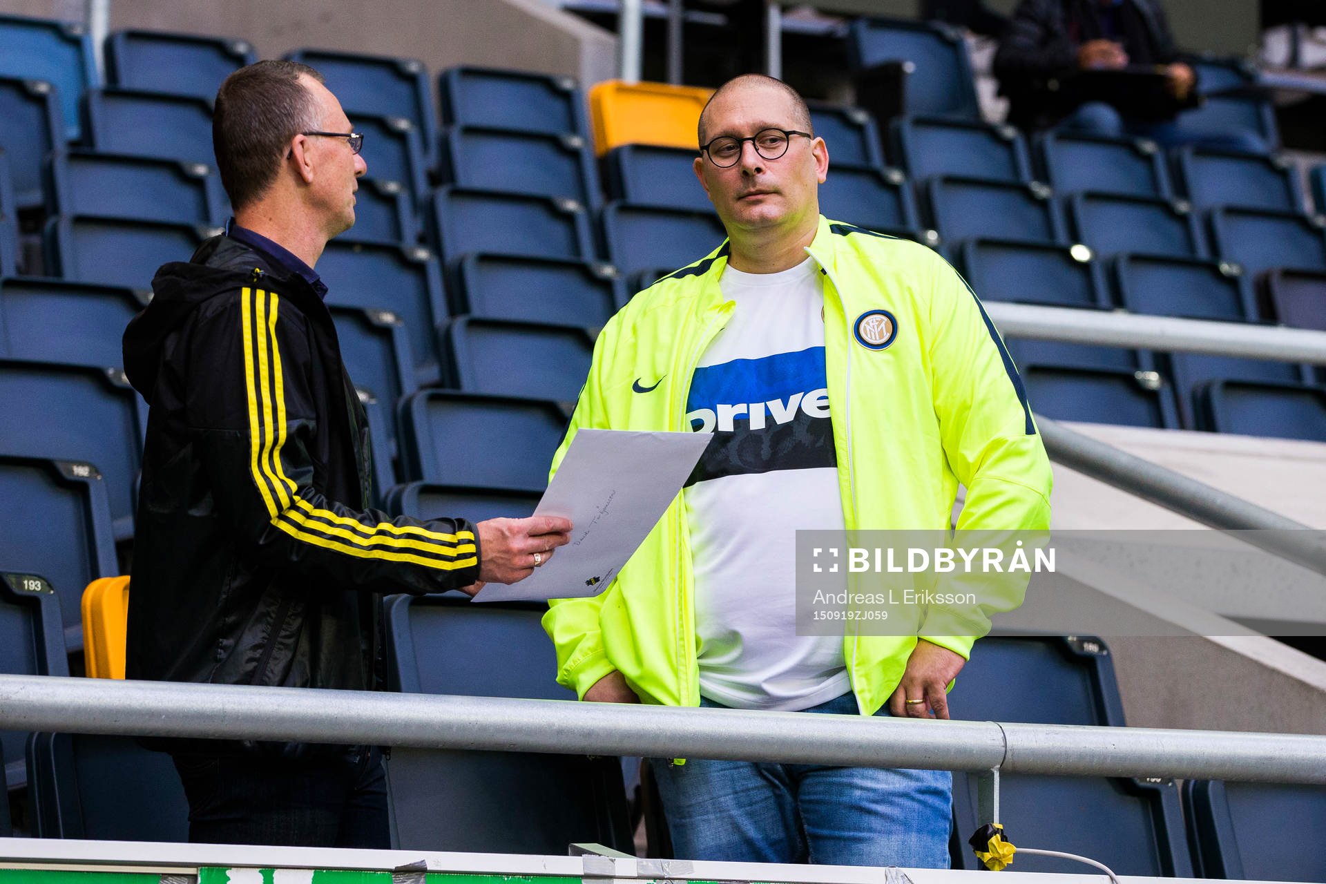 Jonas Galotta på läktaren innan fotbollsmatchen i