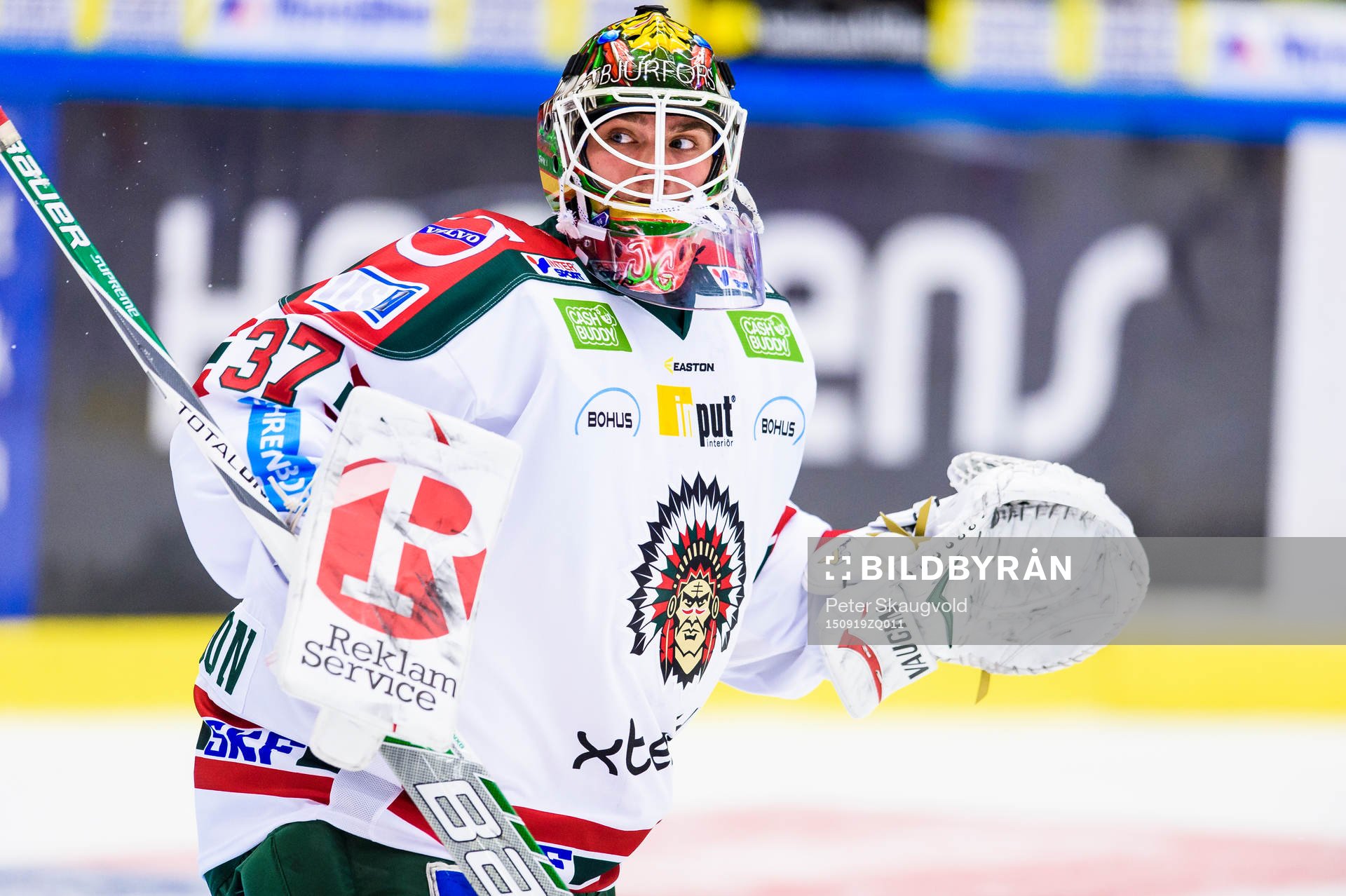 Frölundas målvakt Johan Gustafsson på uppvärmningen
