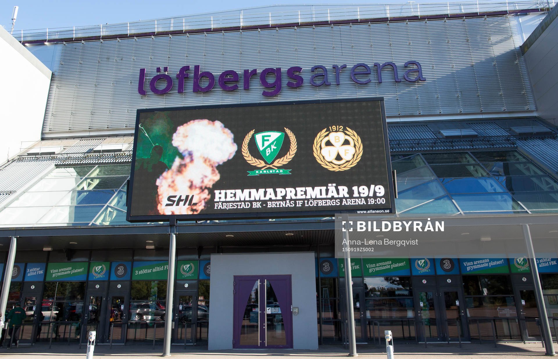 Exteriör bild av Löfbergs arena