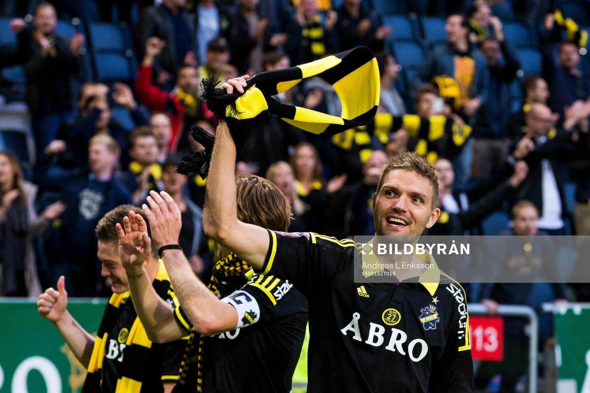 s Jos Hooiveld firar med supportrarna