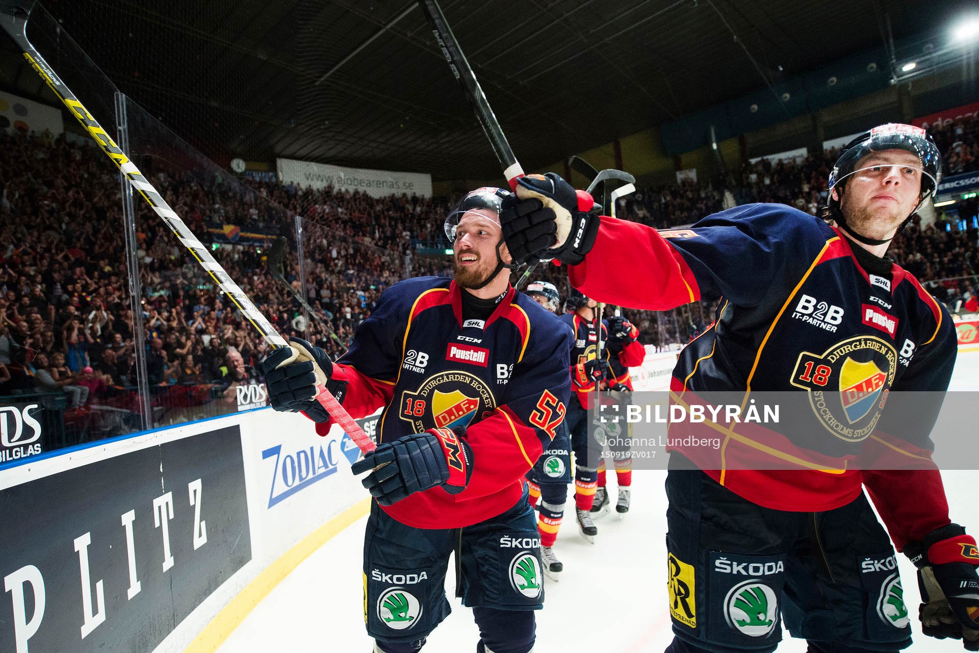 Djurgårdens Mikael Ahlén och Robin Norell jublar med