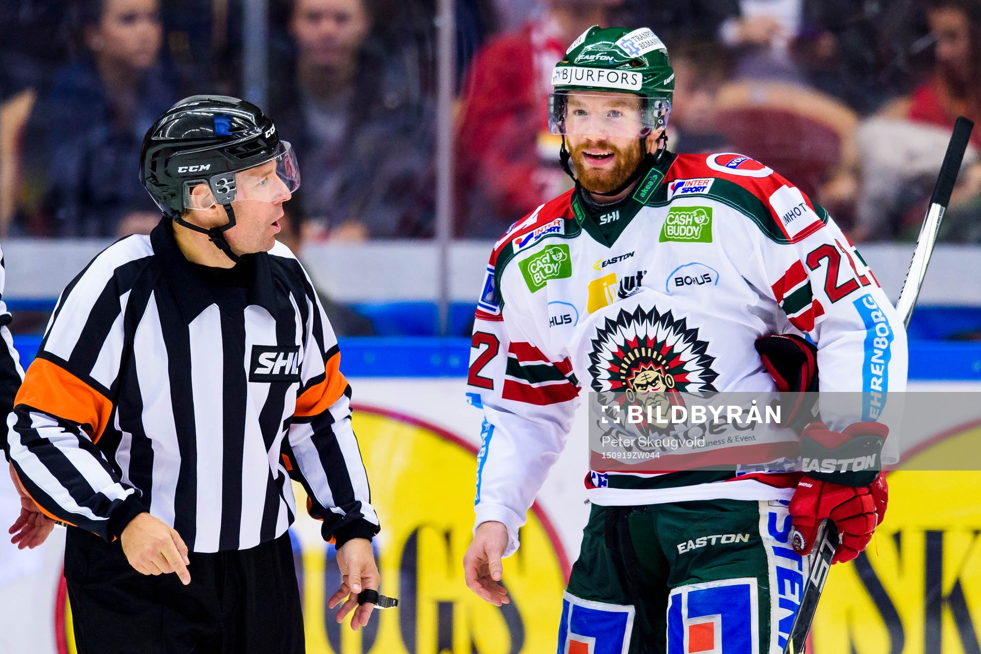 Frölundas Robin Figren pratar med domare Volmer Edqvist