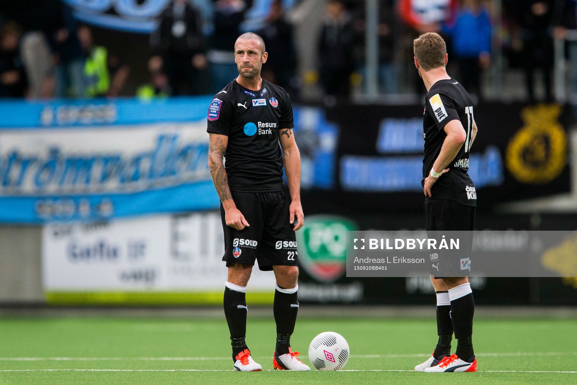 Helsingborgs Rade Prica och Arnór Smárason ser deppiga ut