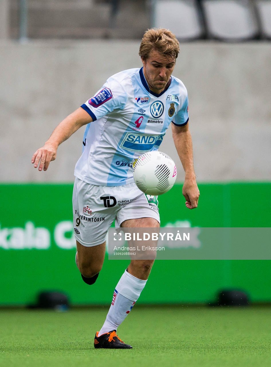 Gefles Johan Oremo med bollen
