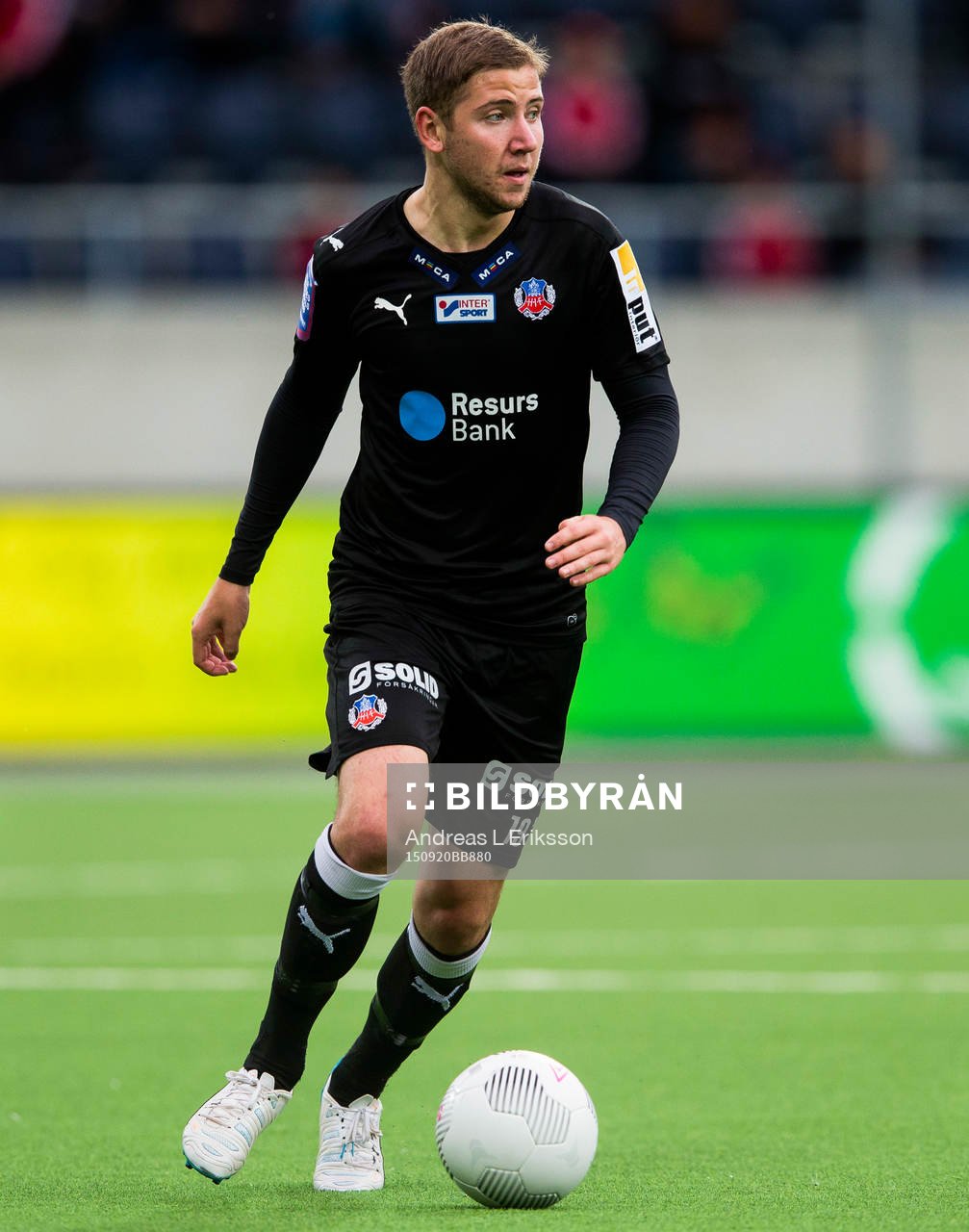 Helsingborgs Darijan Bojanic med bollen